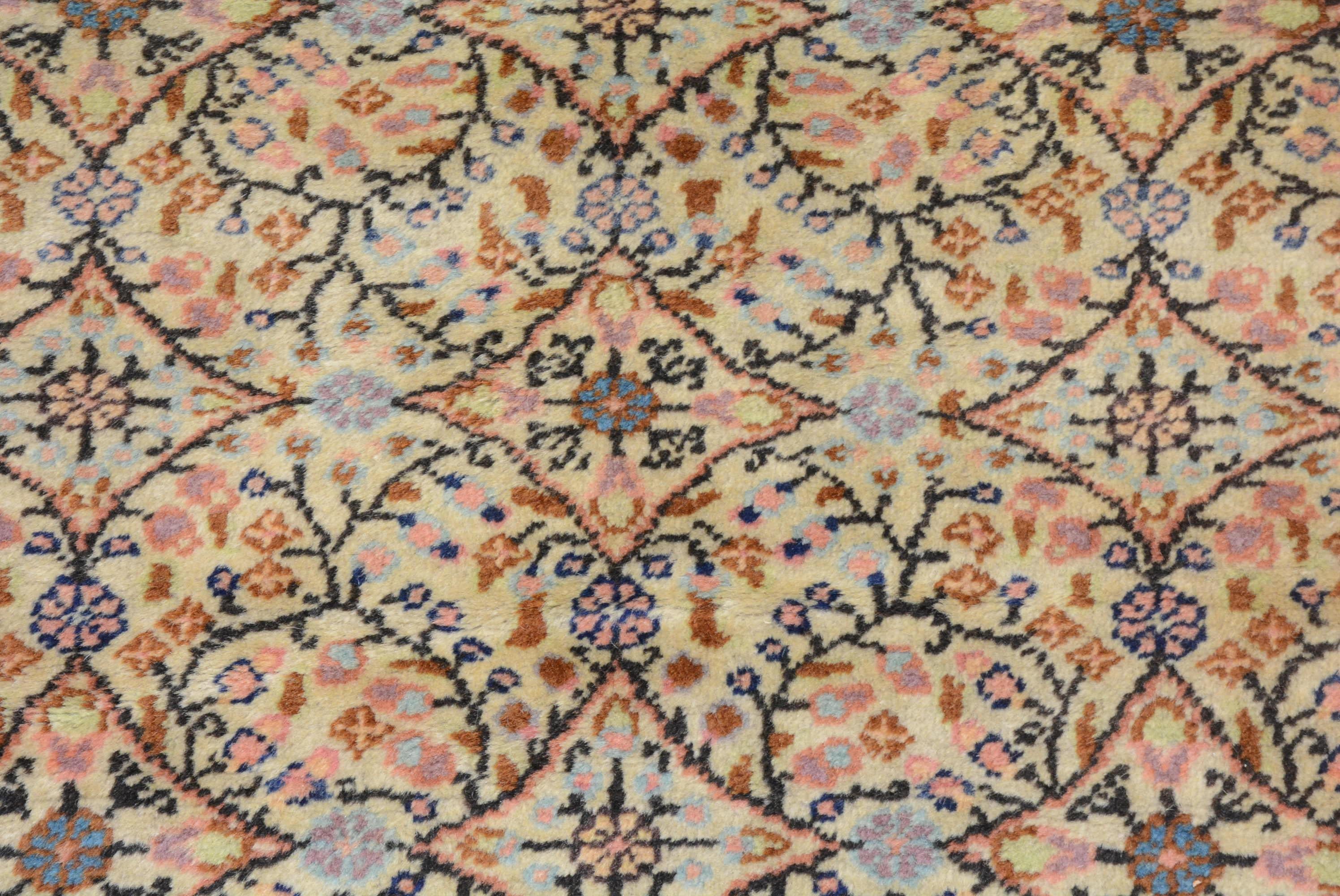 Tabriz Vintage Sivas Carpet For Sale