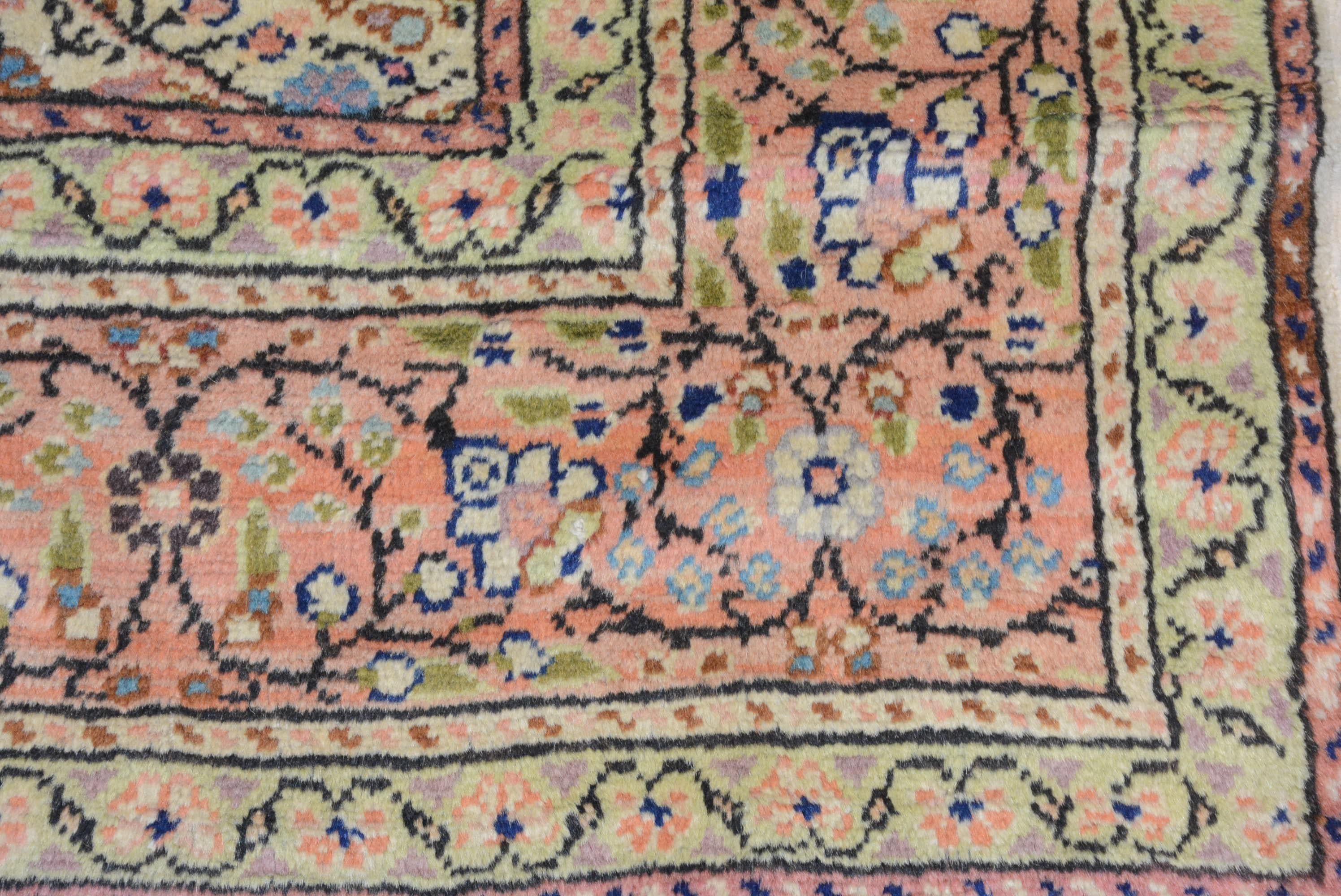 Vintage Sivas Carpet In Excellent Condition For Sale In Closter, NJ