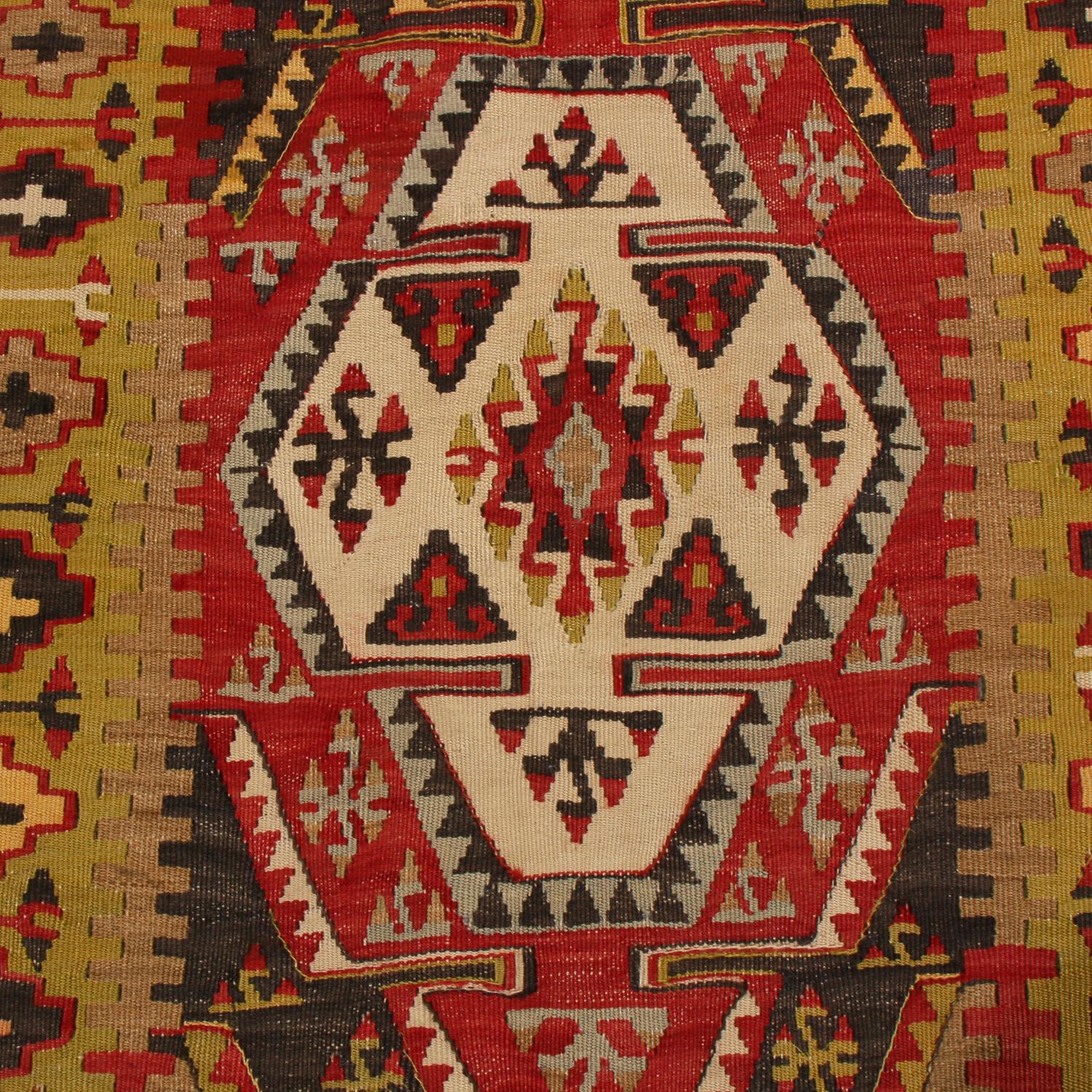 Vintage Sivas Green and Red Wool Kilim Rug In Excellent Condition In Long Island City, NY