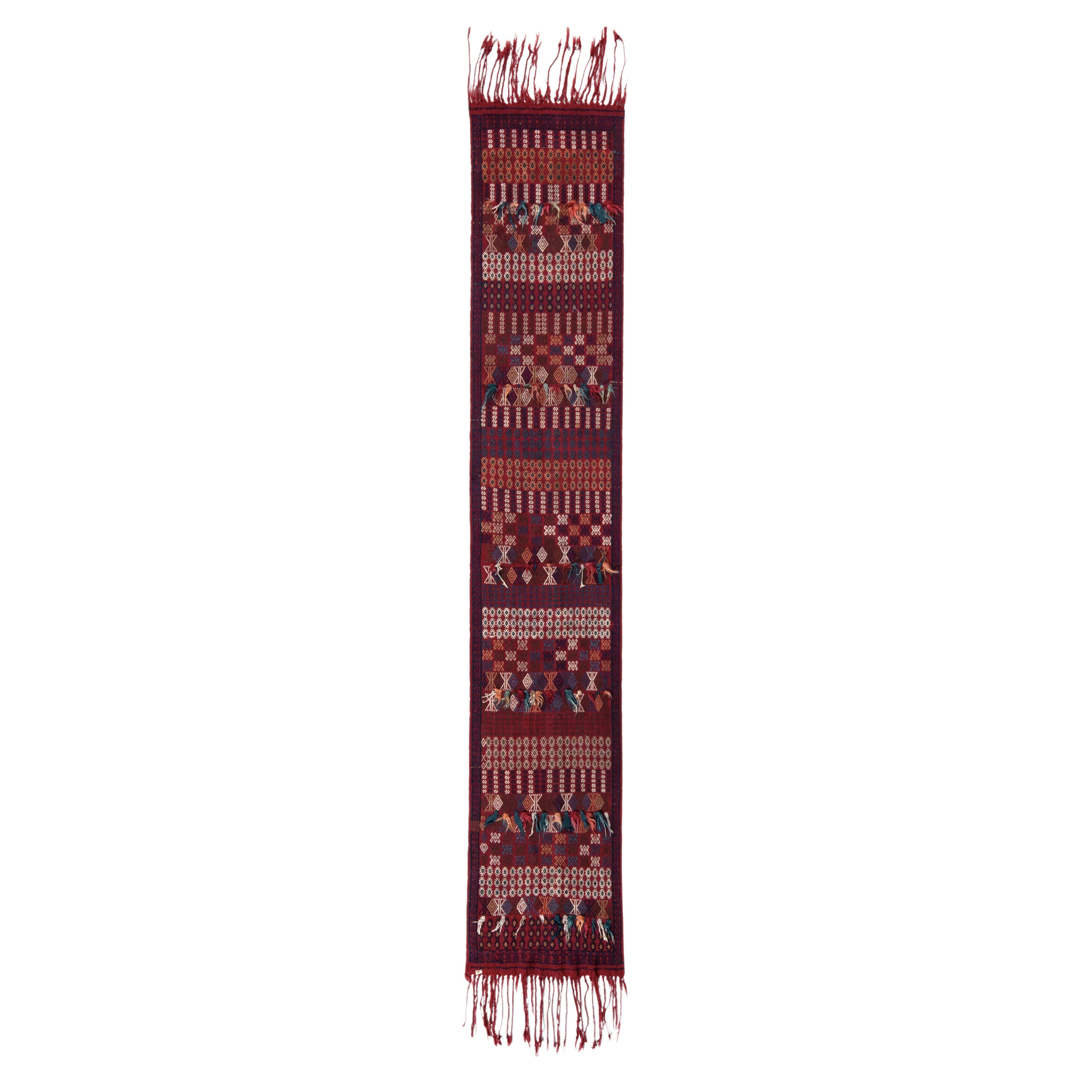 Sivas Kelim-Läufer im Vintage-Stil mit rotem, blauem und goldenem Stammesmuster von Teppich & Kelim