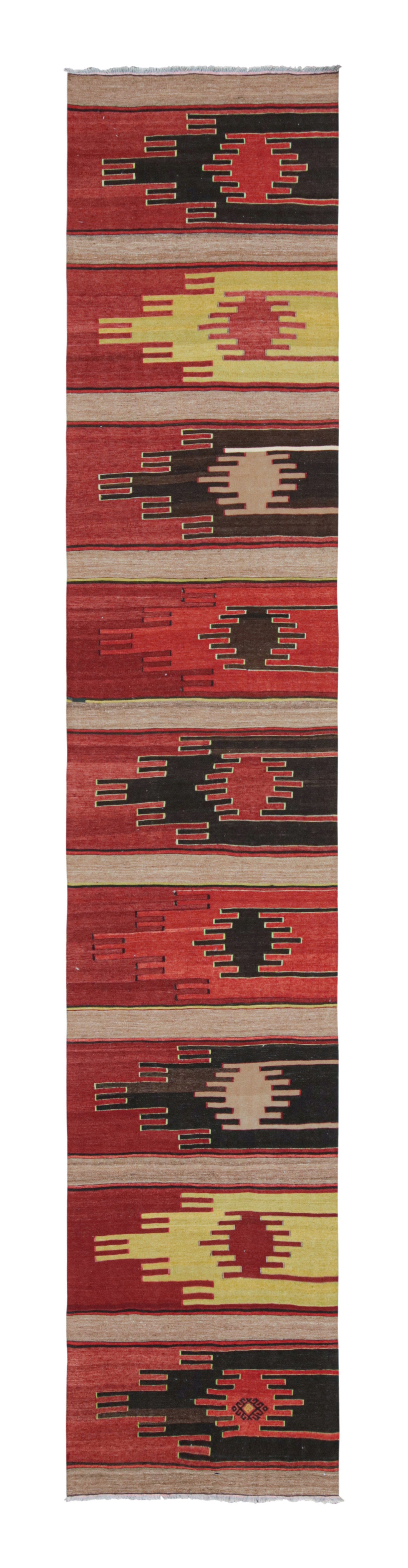Sivas Roter und brauner Woll-Kelim-Teppich, rosa und blauer Akzent von Teppich & Kelim