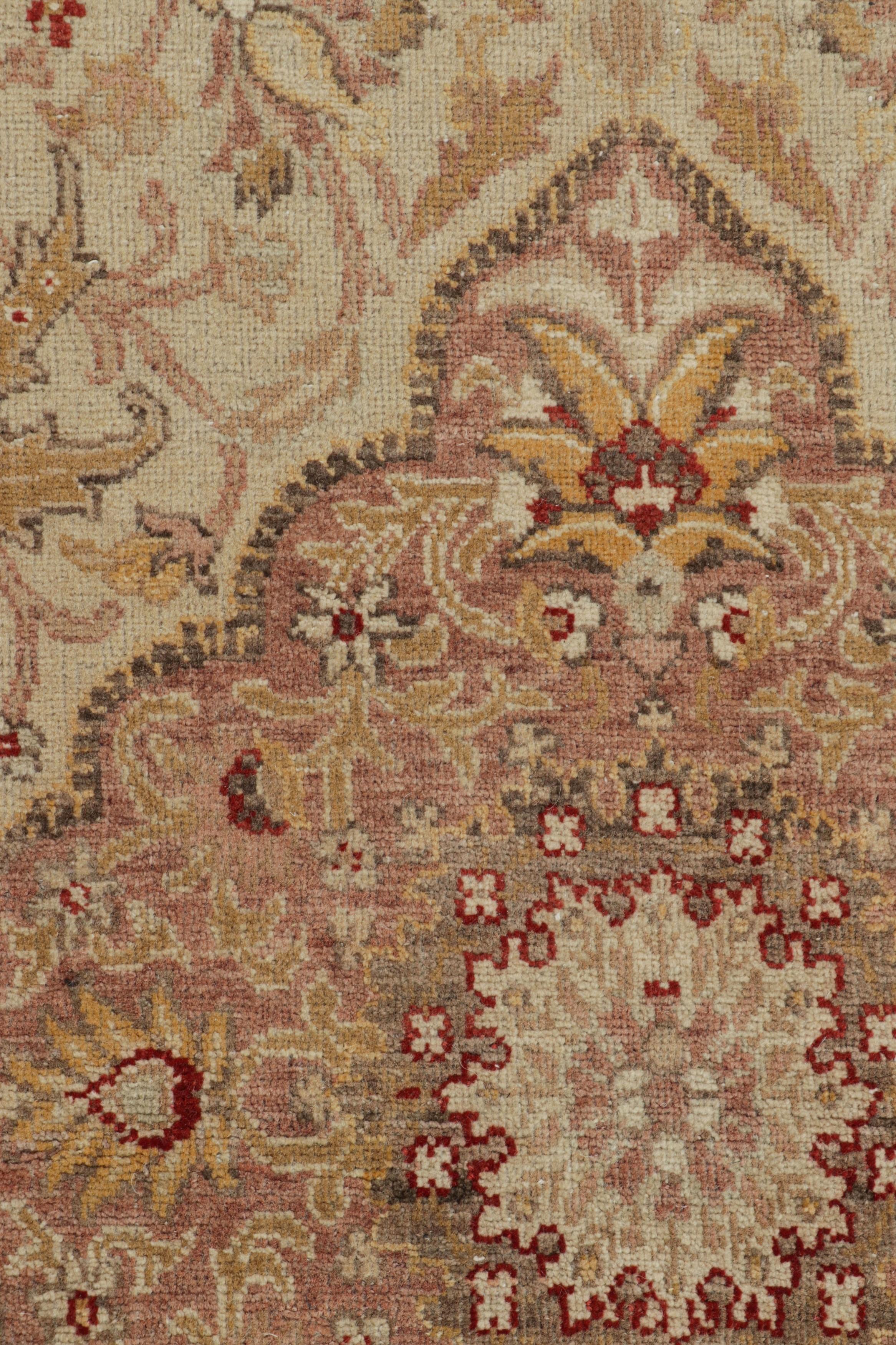 Vintage-Teppich Sivas in Creme und Gold mit Blumenmedaillon - Rug & Kilim (Mitte des 20. Jahrhunderts) im Angebot