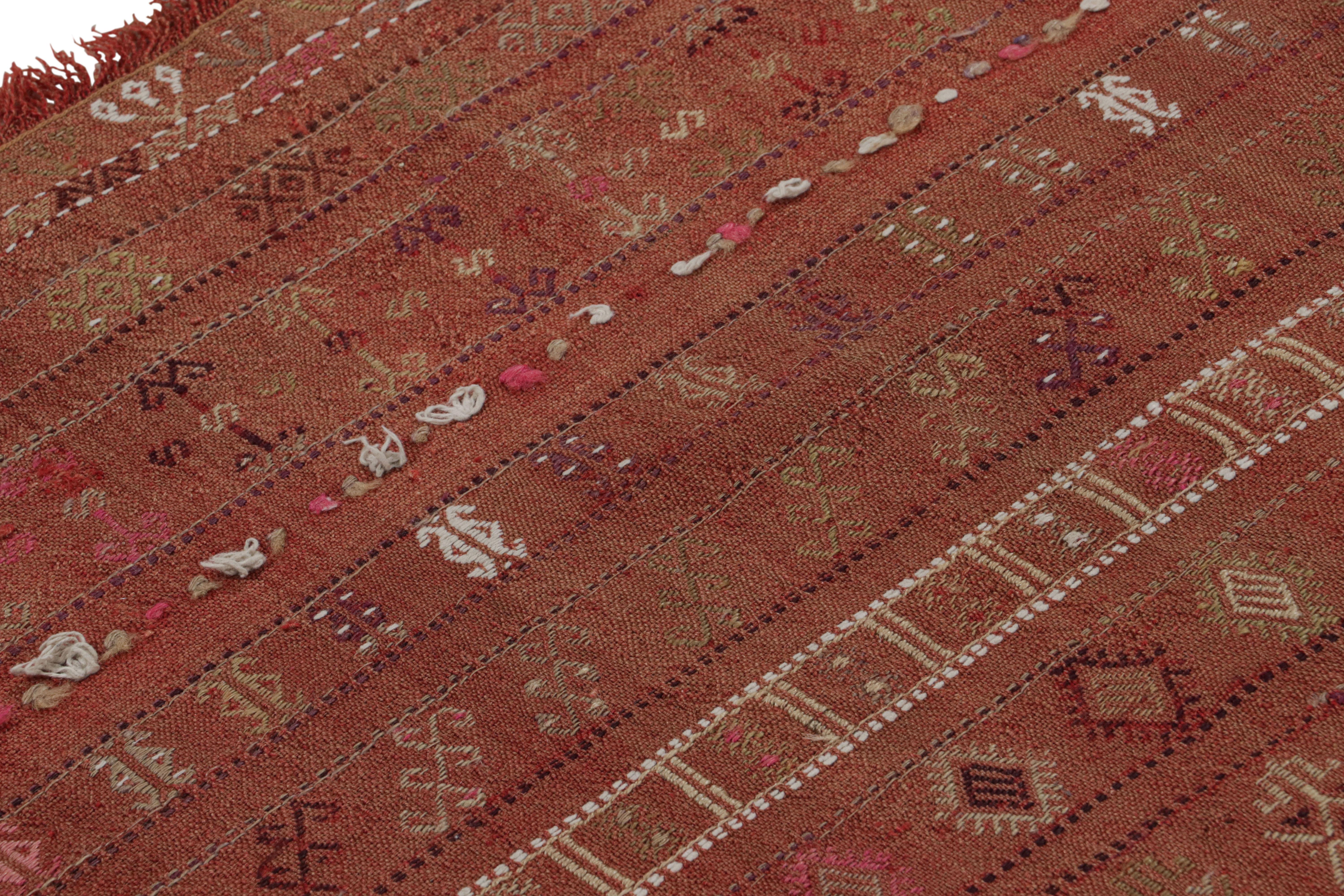 Milieu du XXe siècle Tapis de couloir Kilim vintage Sivas Vermillion en laine rouge et beige-marron par Rug & Kilim en vente