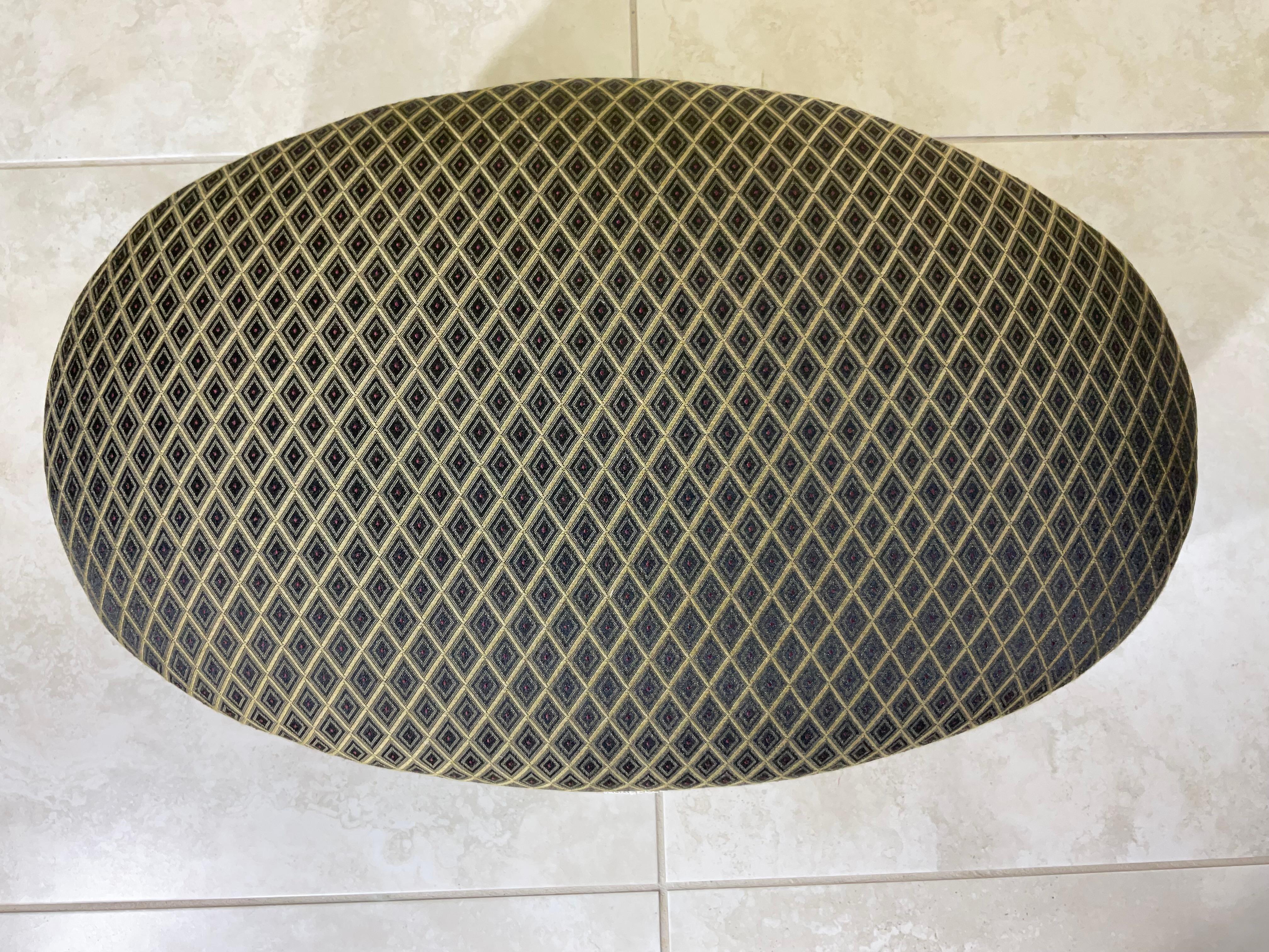 Vintage Sechs Beine Oval Fuß Hocker im Angebot 4