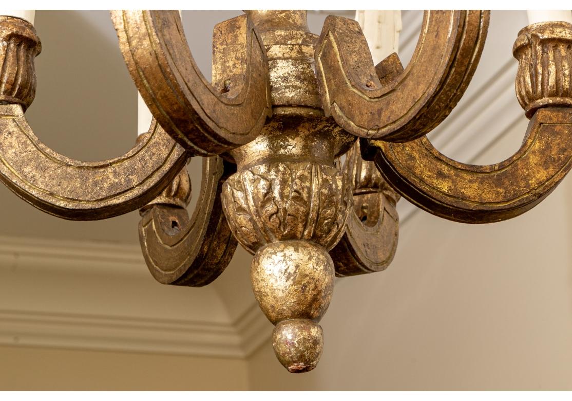 Rococo Lustre vintage à six lumières sculpté et doré en vente