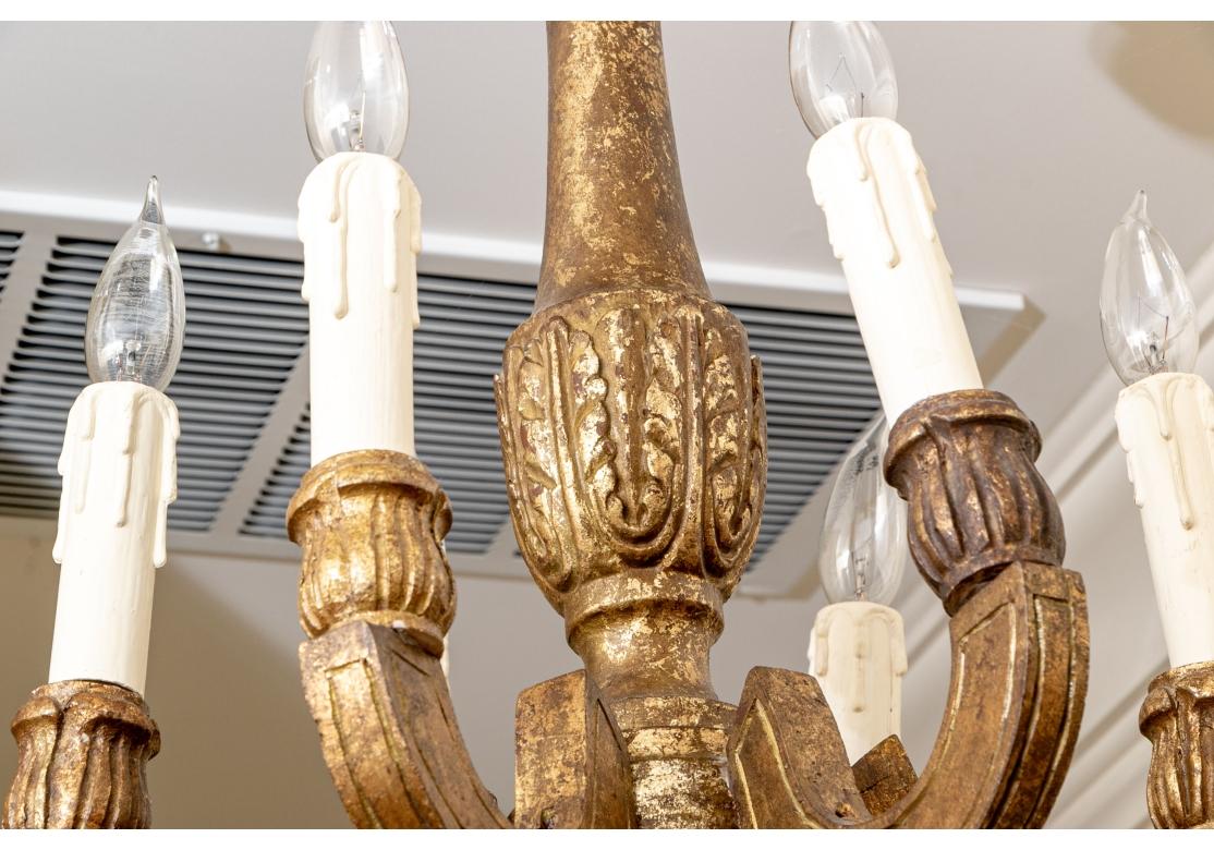 Lustre vintage à six lumières sculpté et doré Bon état - En vente à Bridgeport, CT