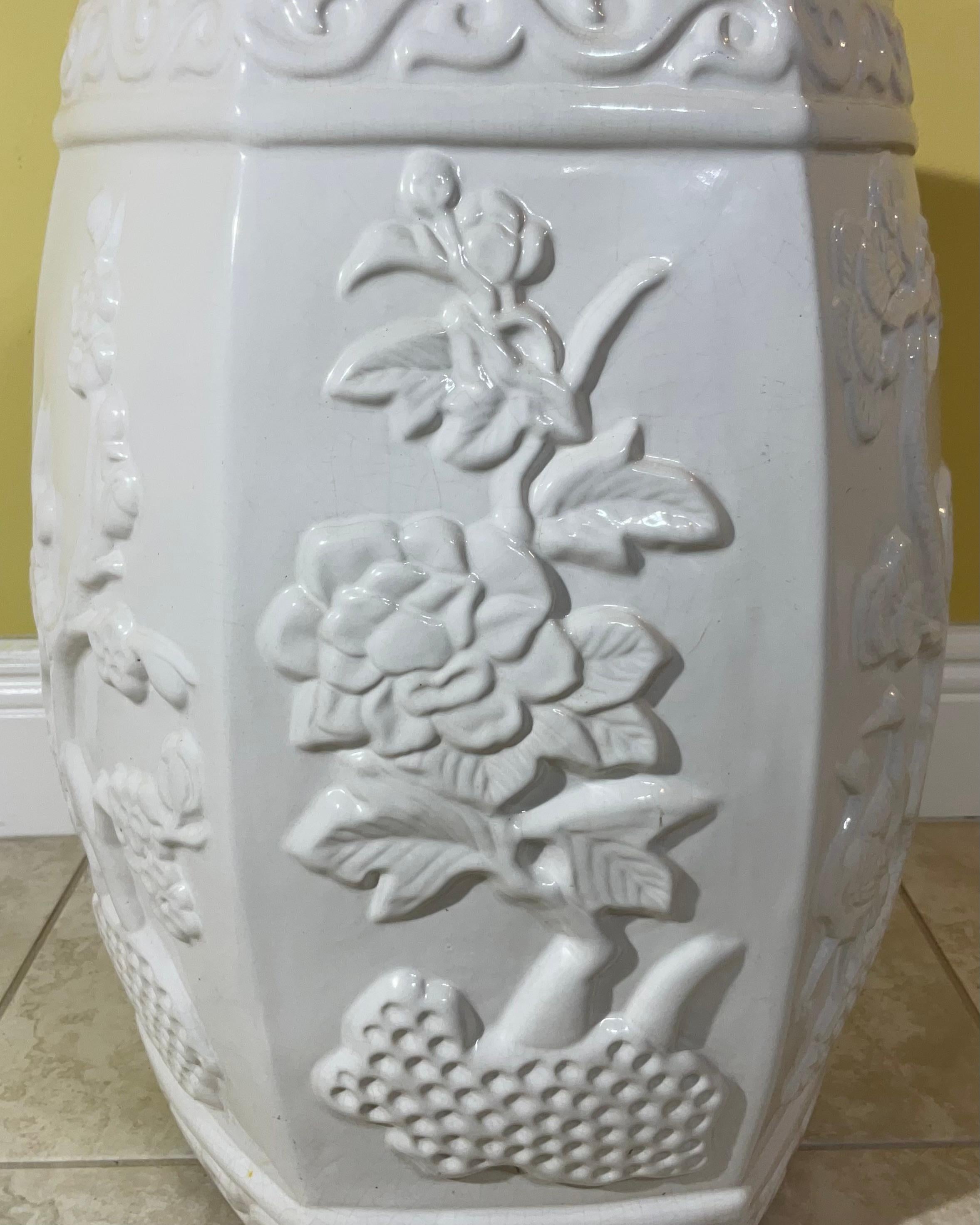 Vintage Six Sides Chinese Garden Stool  In Good Condition For Sale In Delray Beach, FL