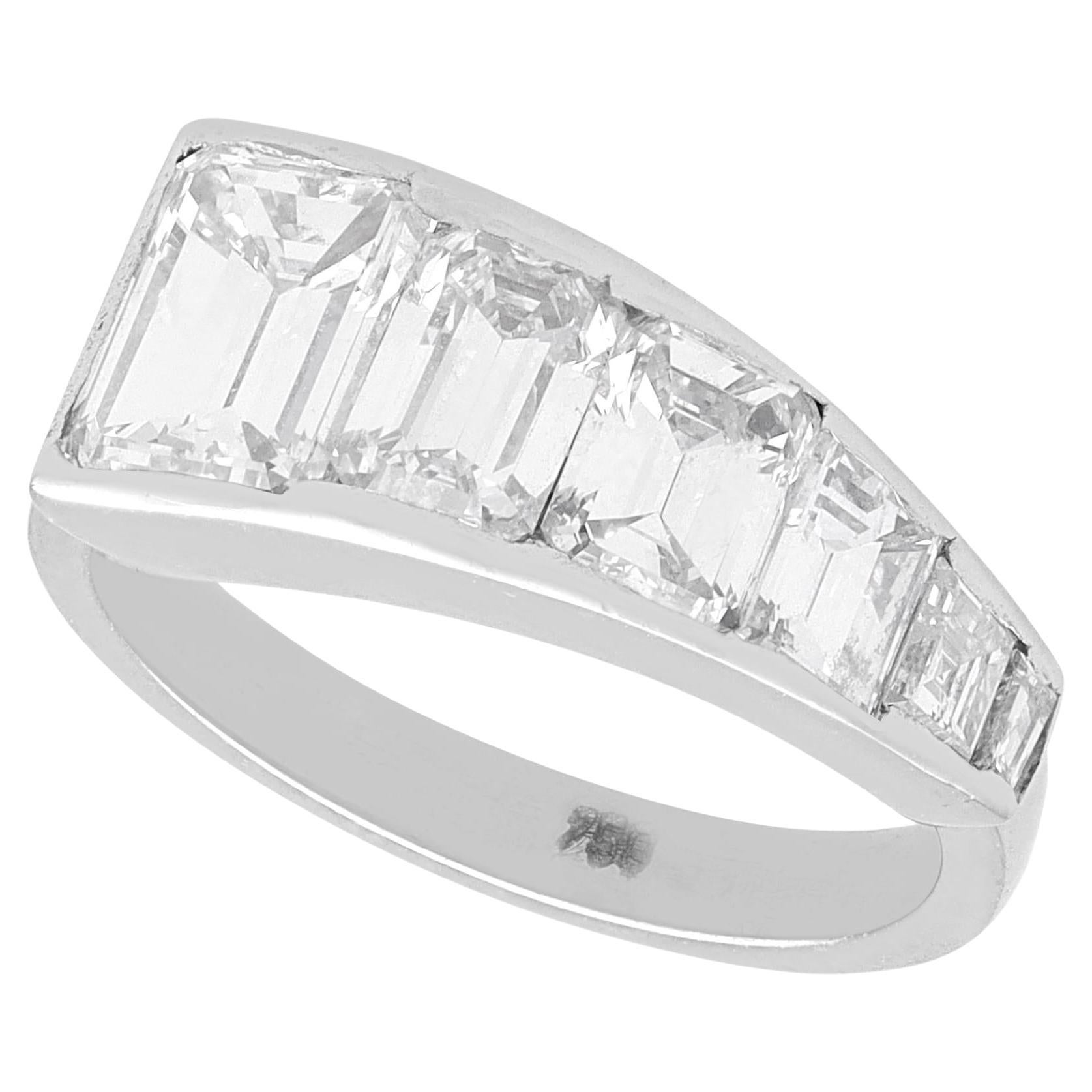 Vintage Six Stone Baguette Cut Diamond Ring in 18k White Gold (bague en or blanc à six pierres)