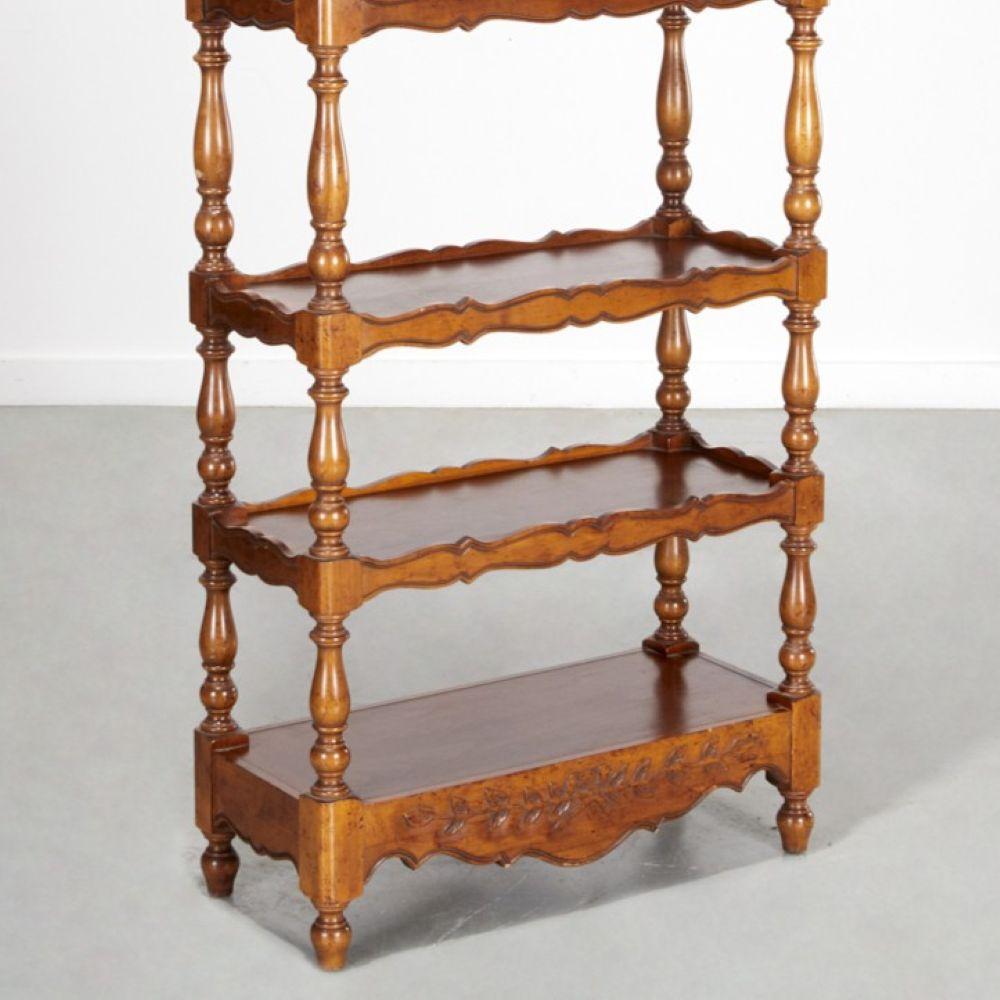 Falegnameria Étagère d'epoca a sei piani in legno di noce in stile provinciale - Iris Apfel Collection in vendita