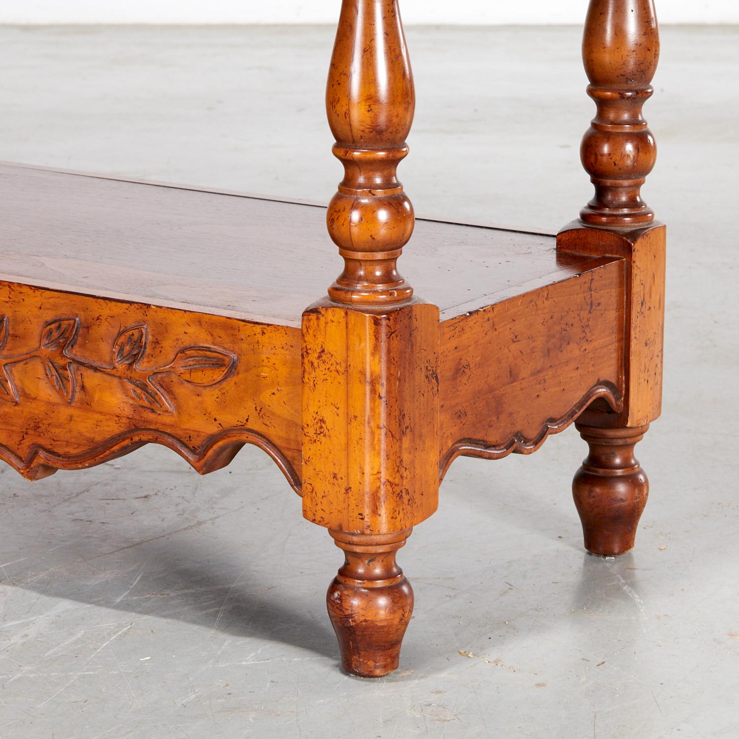 Étagère d'epoca a sei piani in legno di noce in stile provinciale - Iris Apfel Collection In condizioni buone in vendita a Morristown, NJ