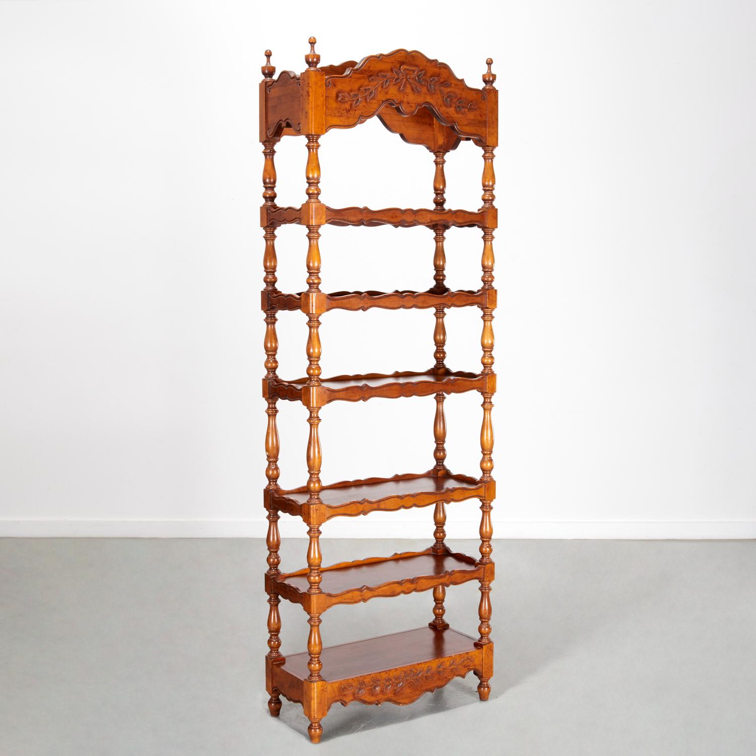 Noce Étagère d'epoca a sei piani in legno di noce in stile provinciale - Iris Apfel Collection in vendita