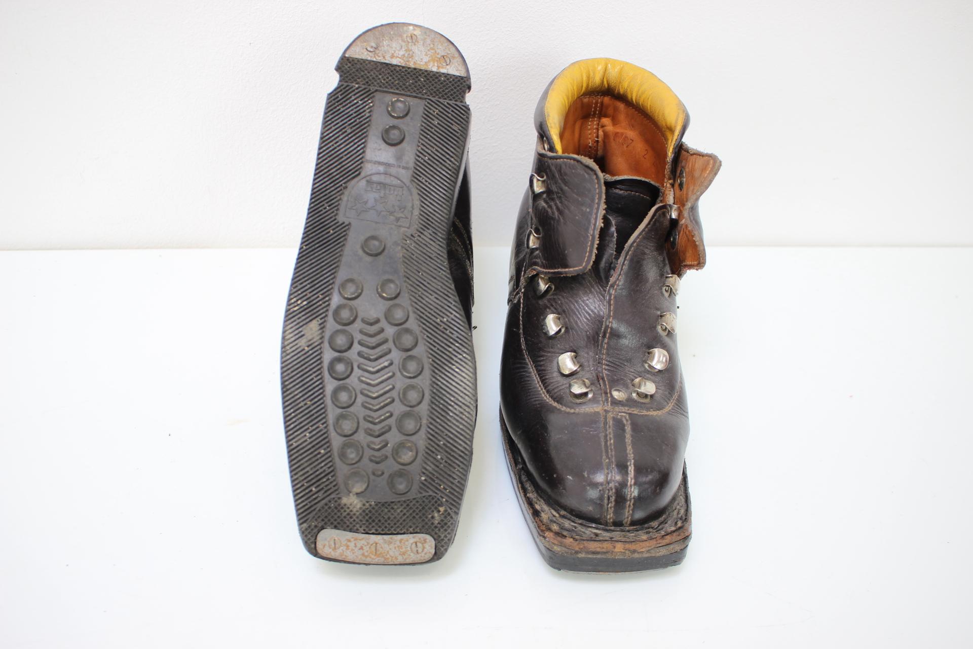 Mid-Century moderno Scarponi da sci vintage di Botas, Cecoslovacchia, anni '70 in vendita