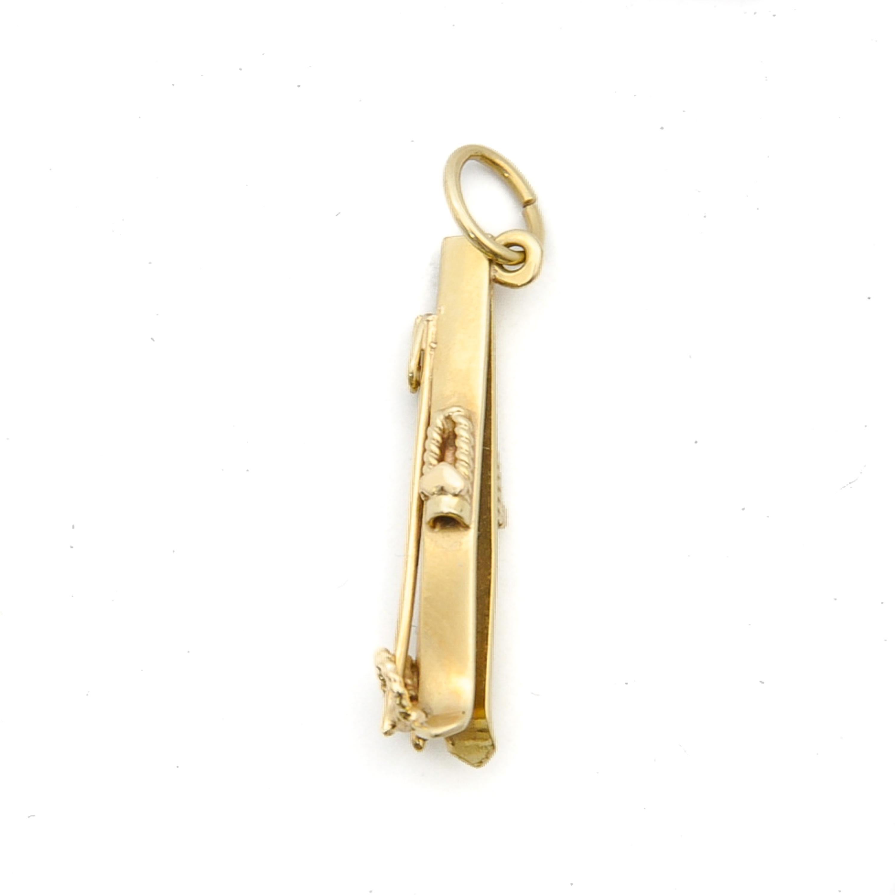 Skis and Poles 14 Karat Gold Vintage Charm Pendant 2