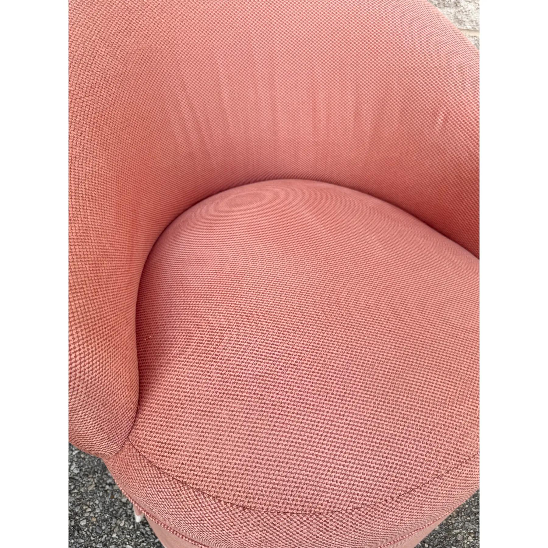 Postmoderno Sedie girevoli con gonna su ruote vintage con tappezzeria rosa in vendita