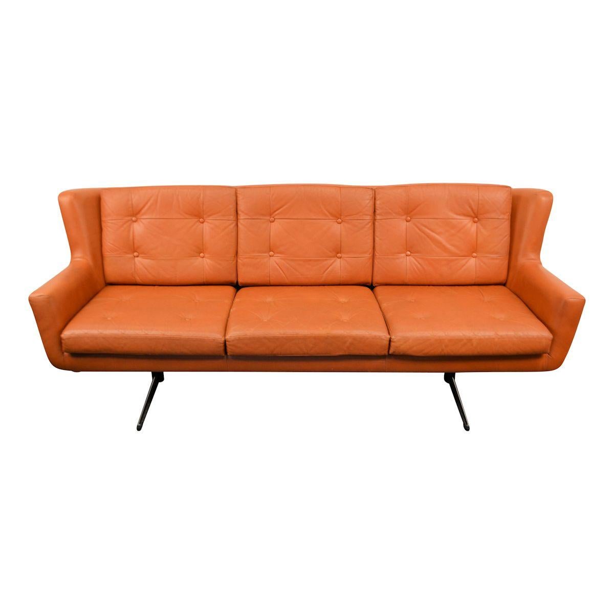 Gorgeous vintage leather three-seat sofa designed and manufactured by Danish maker Skjold Sørensen. This brown leather sofa features a metal base, offers a great level of comfort and padded cushions. A high quality Danish design piece that make a