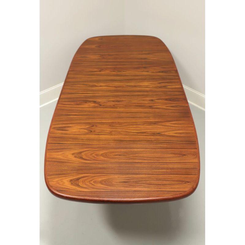 SKOVBY Mid-Century Danish Modern Rosewood Dining Table In Excellent Condition In Charlotte, NC
