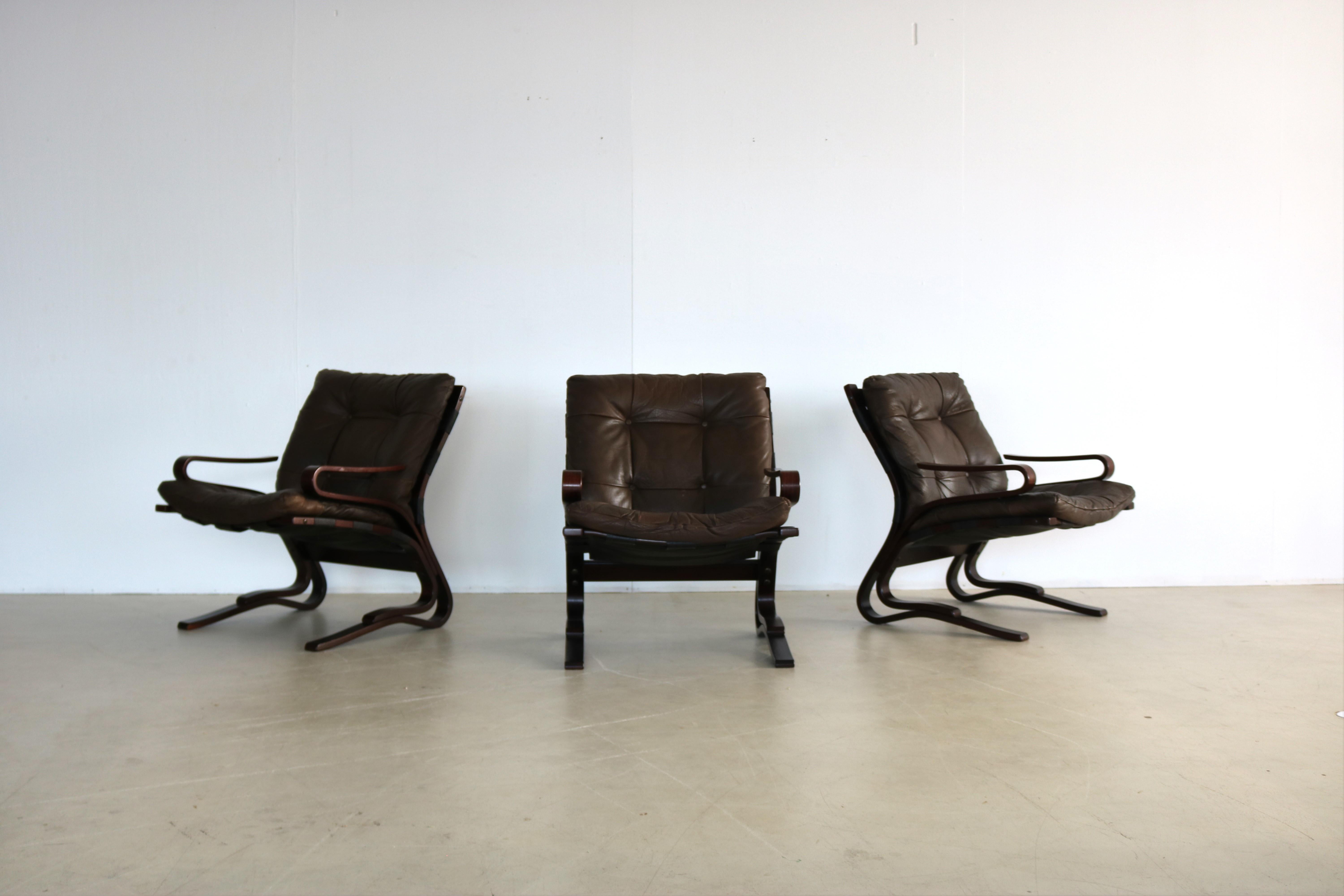 Vintage armchairs Hove Mobler Skyline chair Danish

Period 60's
Designs Einar Hove Hove Mobler Skyline Denmark
Conditions good light signs of use
Size 80 x 64 x 80 (H X W X D) seat height 45 cm.

Details rosewood; leather; 3 available; price