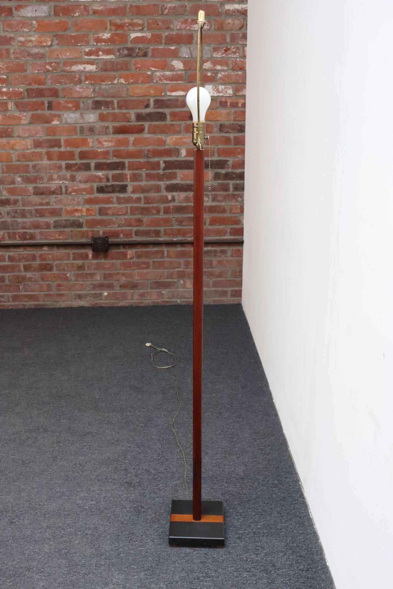 Lampada da terra Studio A vintage in ardesia e legno di teak di Harspwell House In condizioni buone in vendita a Brooklyn, NY