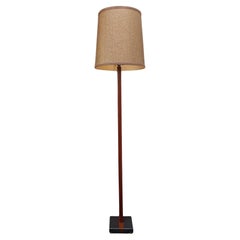 Lámpara de pie vintage de pizarra y madera de teca Studio Craft by Harspwell House