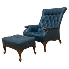 Vintage Sleepy Hollow Blau Tufted Stuhl und Ottomane - 2 Stück Set