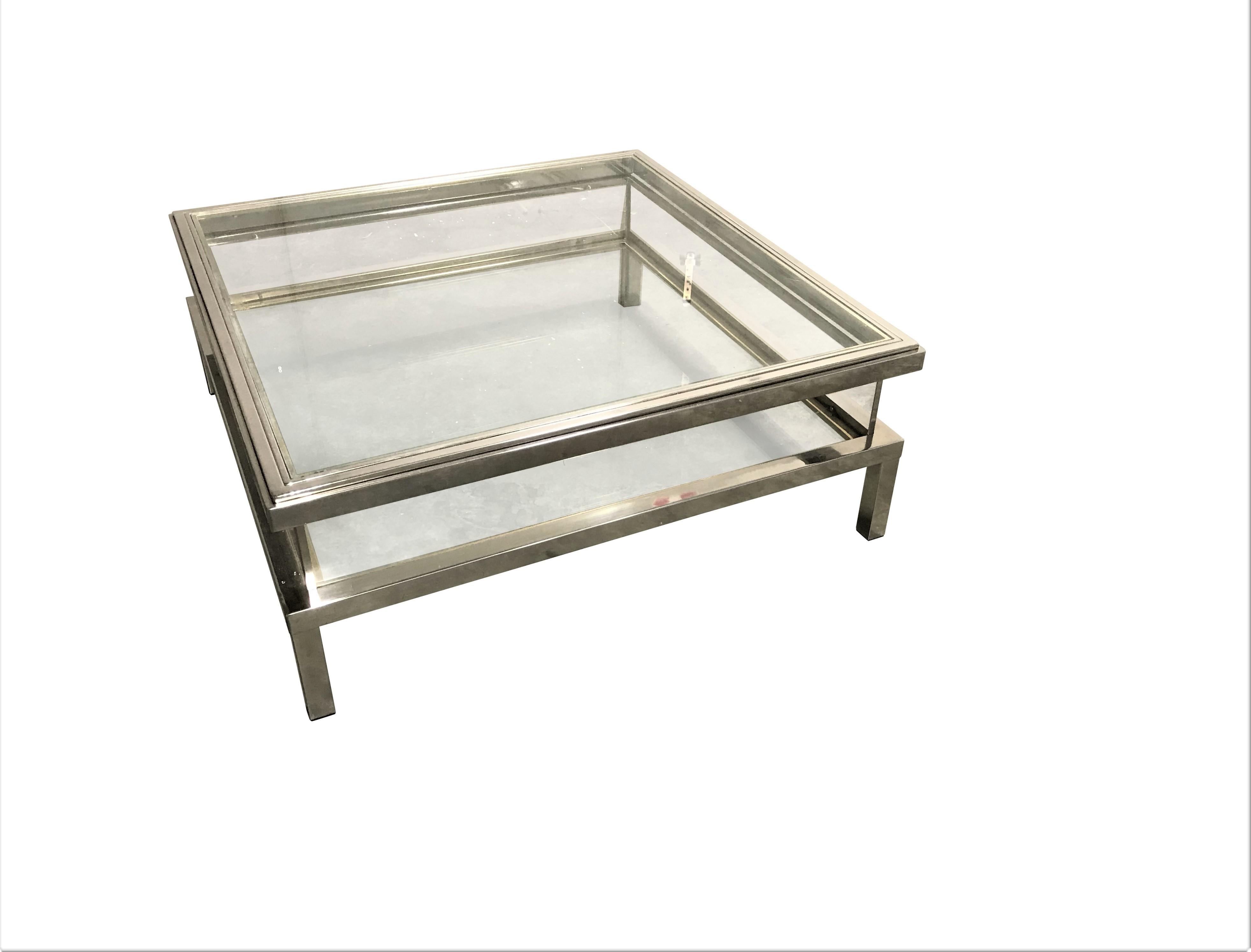 Vintage chrome and brass coffee table with a sliding glass top.

This luxurious appeal table is made from heavy quality chromed metal and glass.

It is ideal to display curio and store magazines.

The table is in used condition and was left
