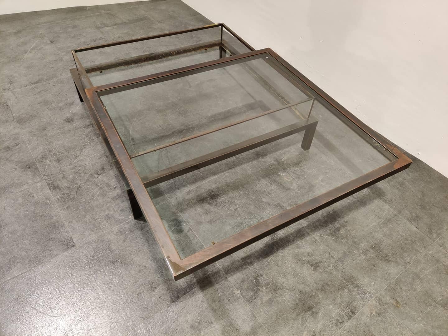 Vintage display coffee table with a sliding glass top.

This luxurious coffee table is made from copper, glass top and bottom and plexiglass sides.

It is ideal to display curio and store magazines.

Lovely original patinated