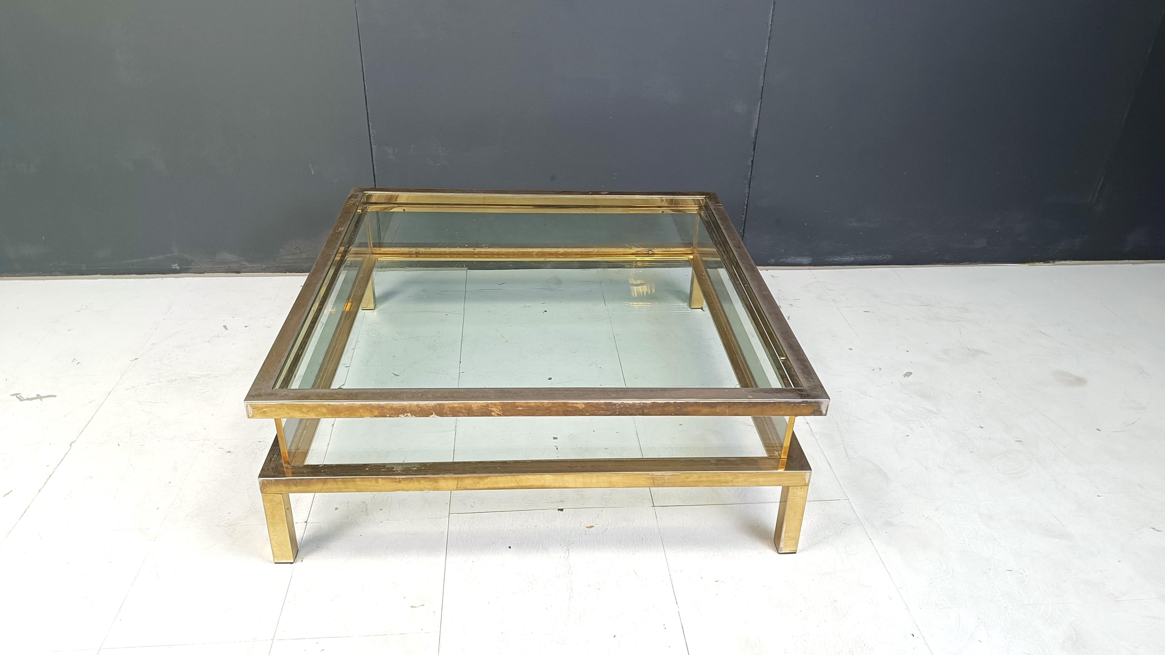Mesa de centro vintage con tapa corredera de cristal.

Esta lujosa mesa de centro está fabricada con acero pulido de gran calidad, latón y cristal.

Estado: El latón tiene algo de decoloración/patina 

años 70 - Francia

Dimensiones:
Altura: 42