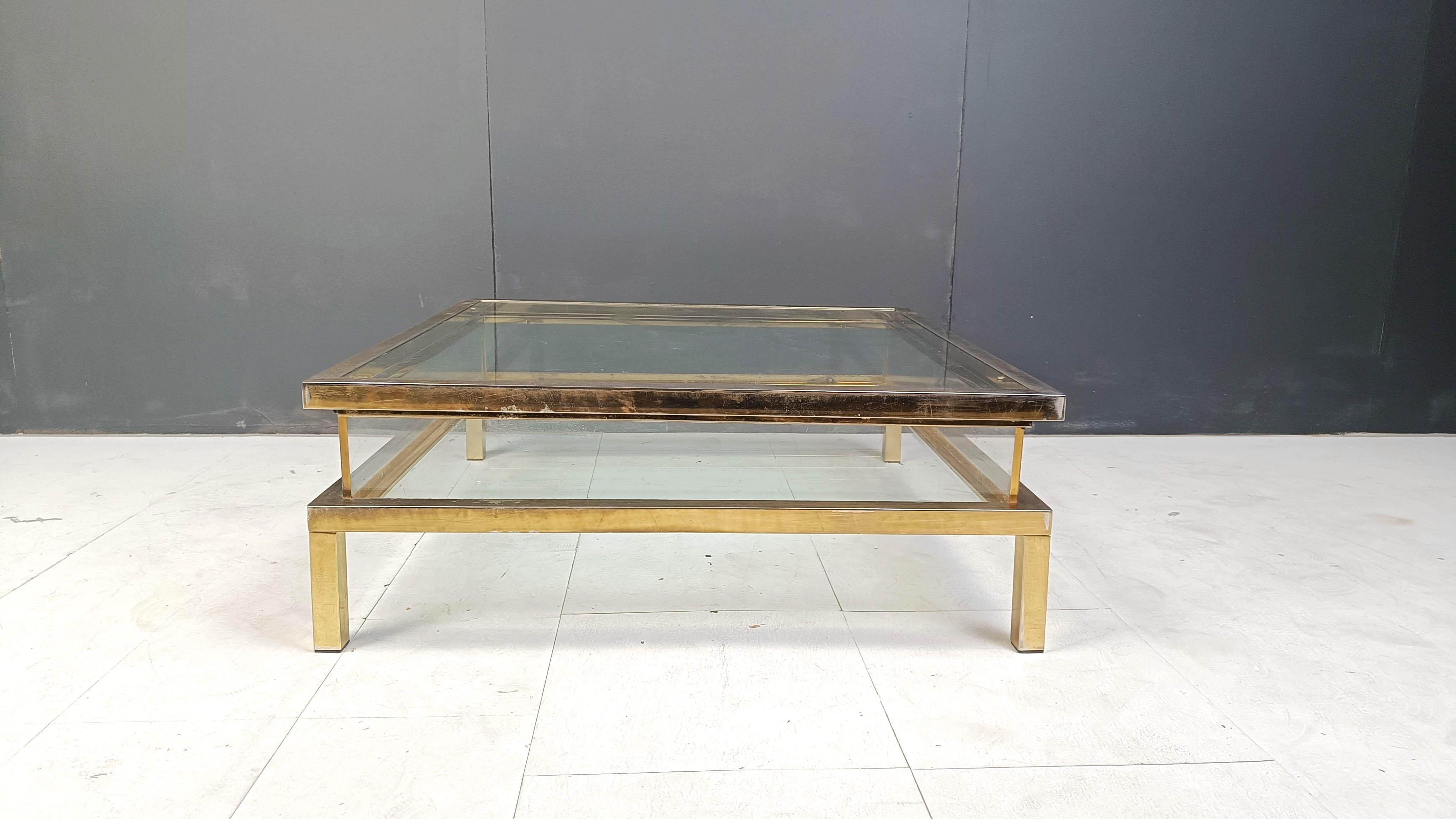 Mesa de centro vintage con tapa deslizante o mesa de centro expositora, años 70 Belga en venta