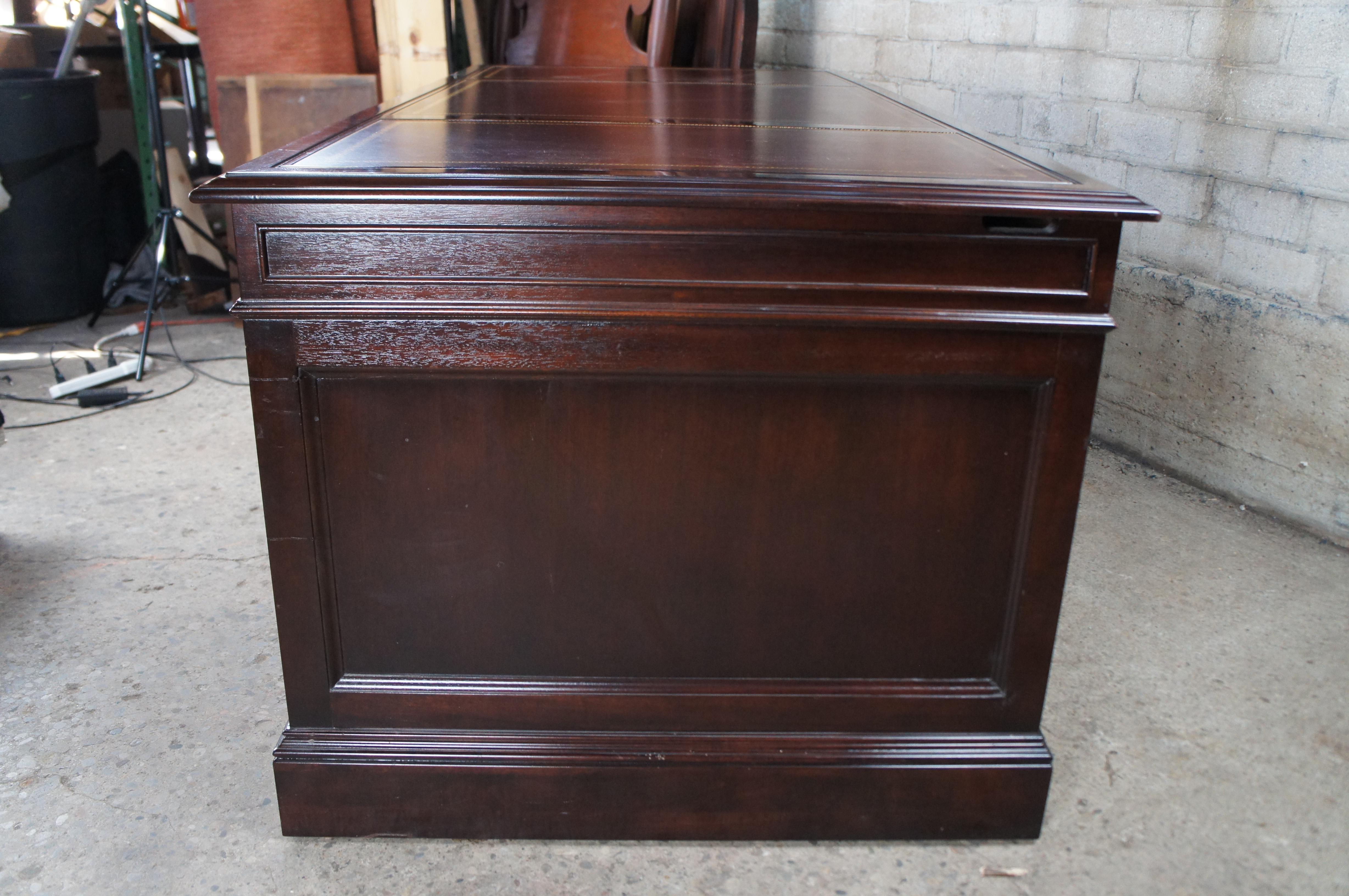 Vintage Sligh Chippendale Style Mahogany Tooled Leather Executive Office Desk 7