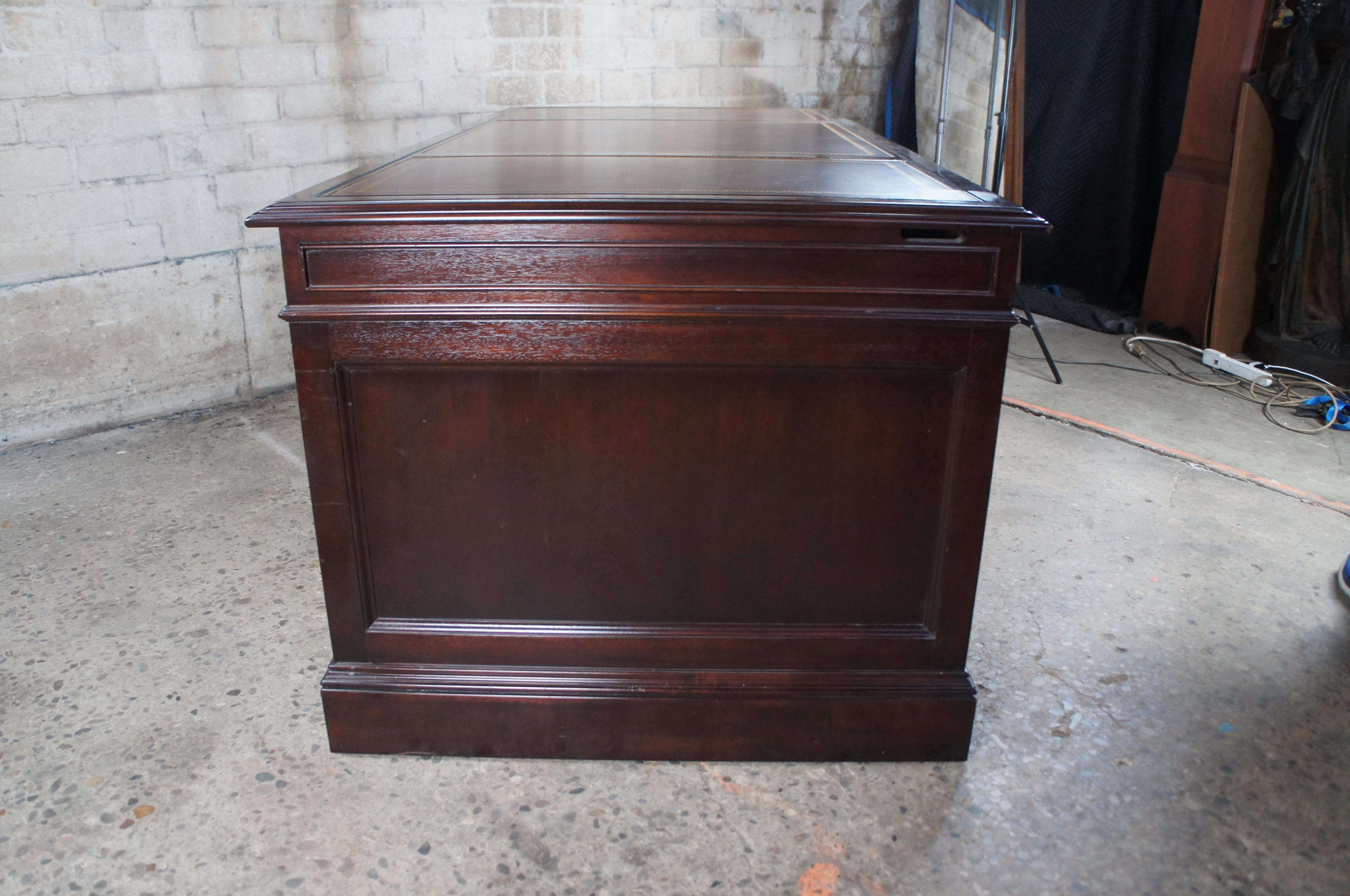 Vintage Sligh Chippendale Style Mahogany Tooled Leather Executive Office Desk 9