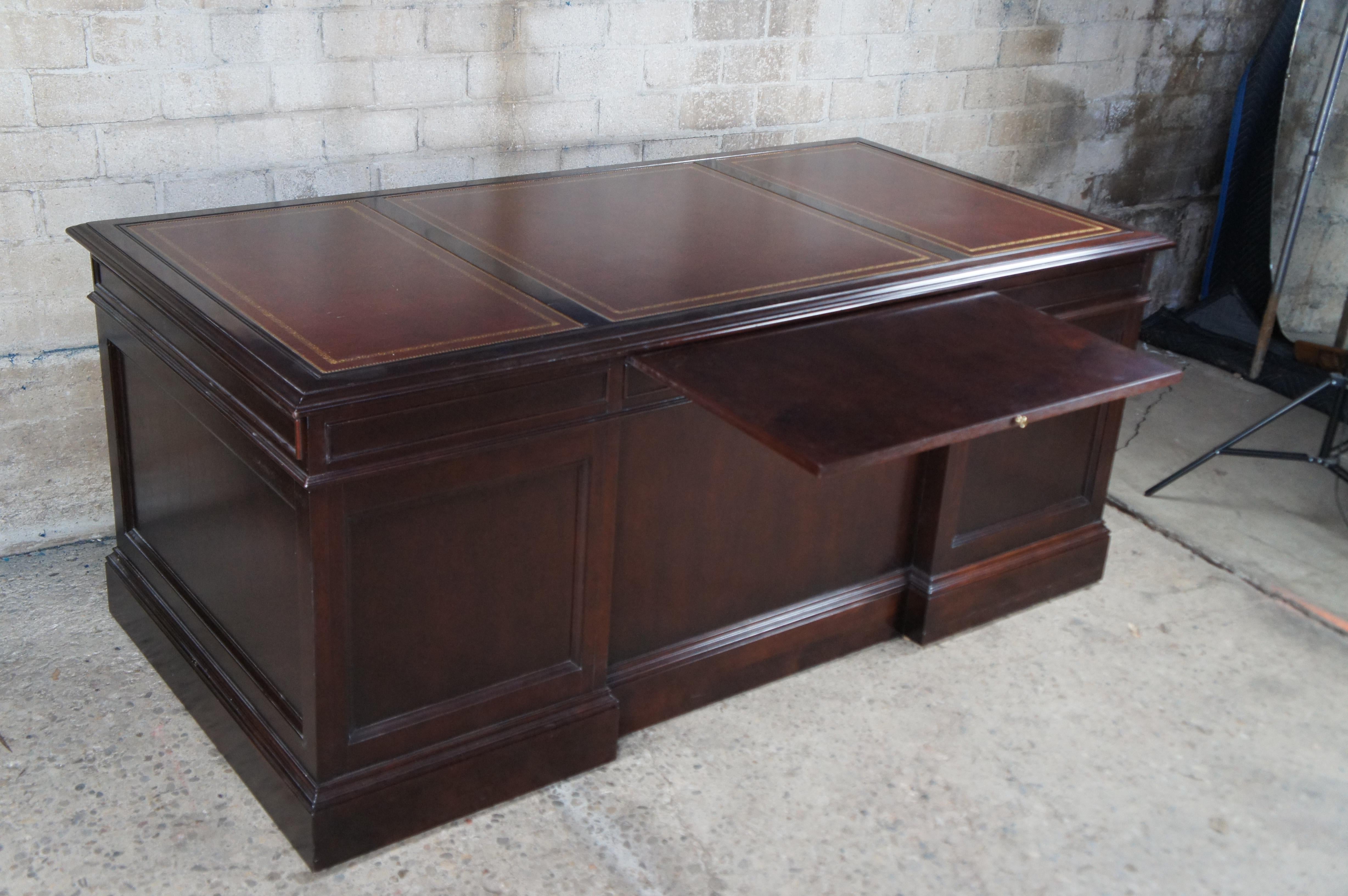 Vintage Sligh Chippendale Style Mahogany Tooled Leather Executive Office Desk 10