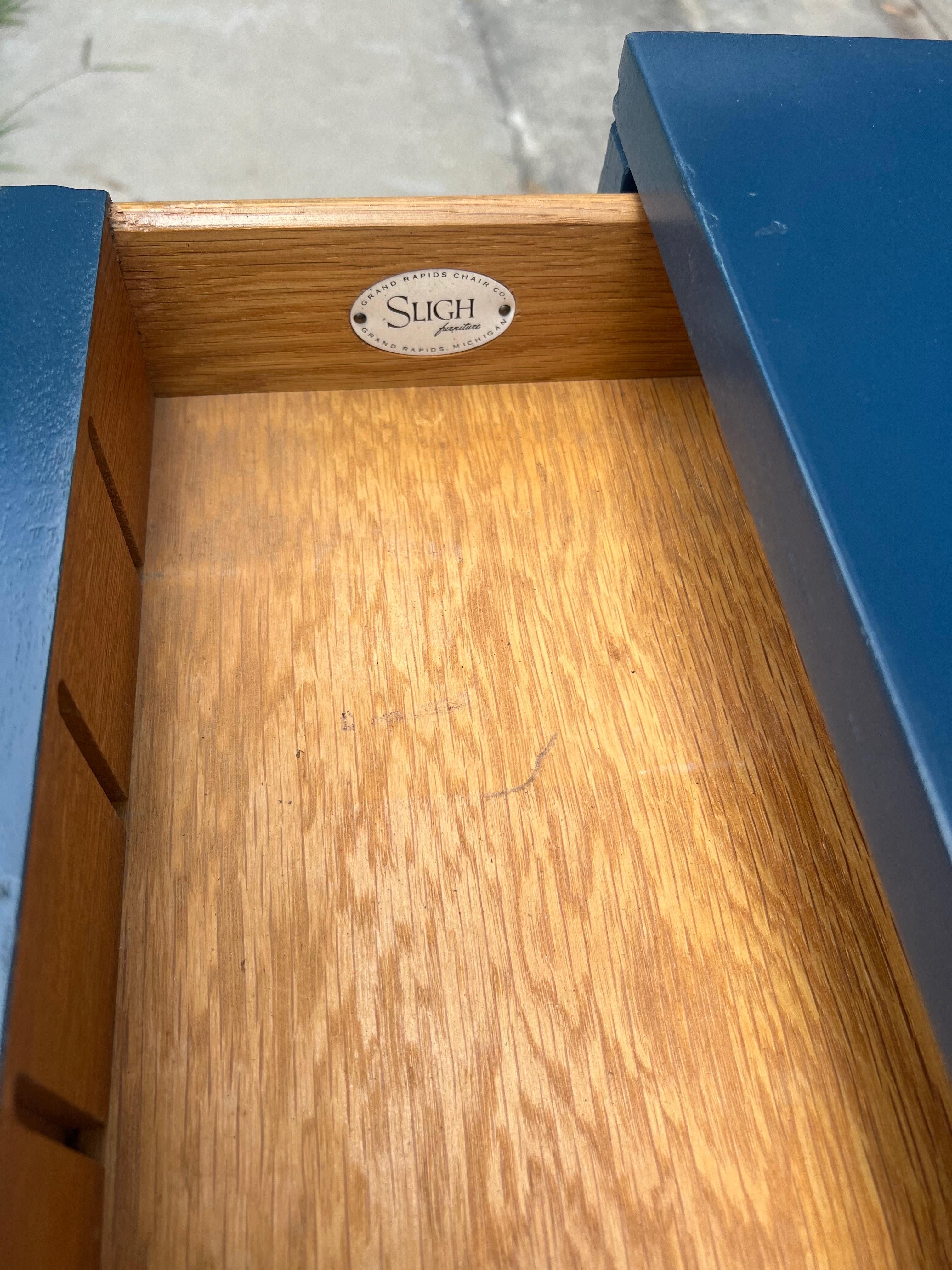 Vintage Sligh Mid-Century Hague Blue Lacquered bachelors Chests/Nightstands For Sale 4