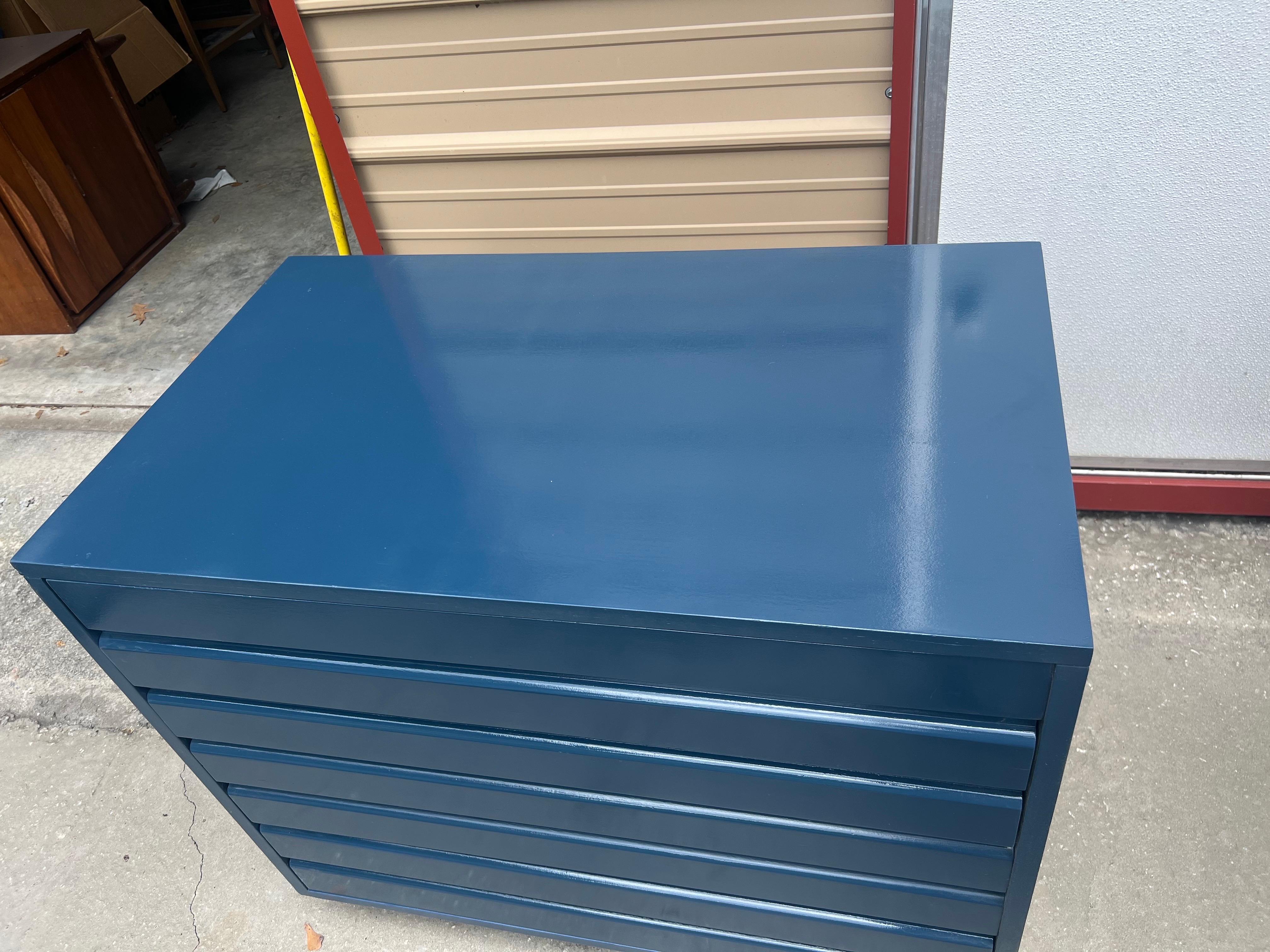Wood Vintage Sligh Mid-Century Hague Blue Lacquered bachelors Chests/Nightstands For Sale