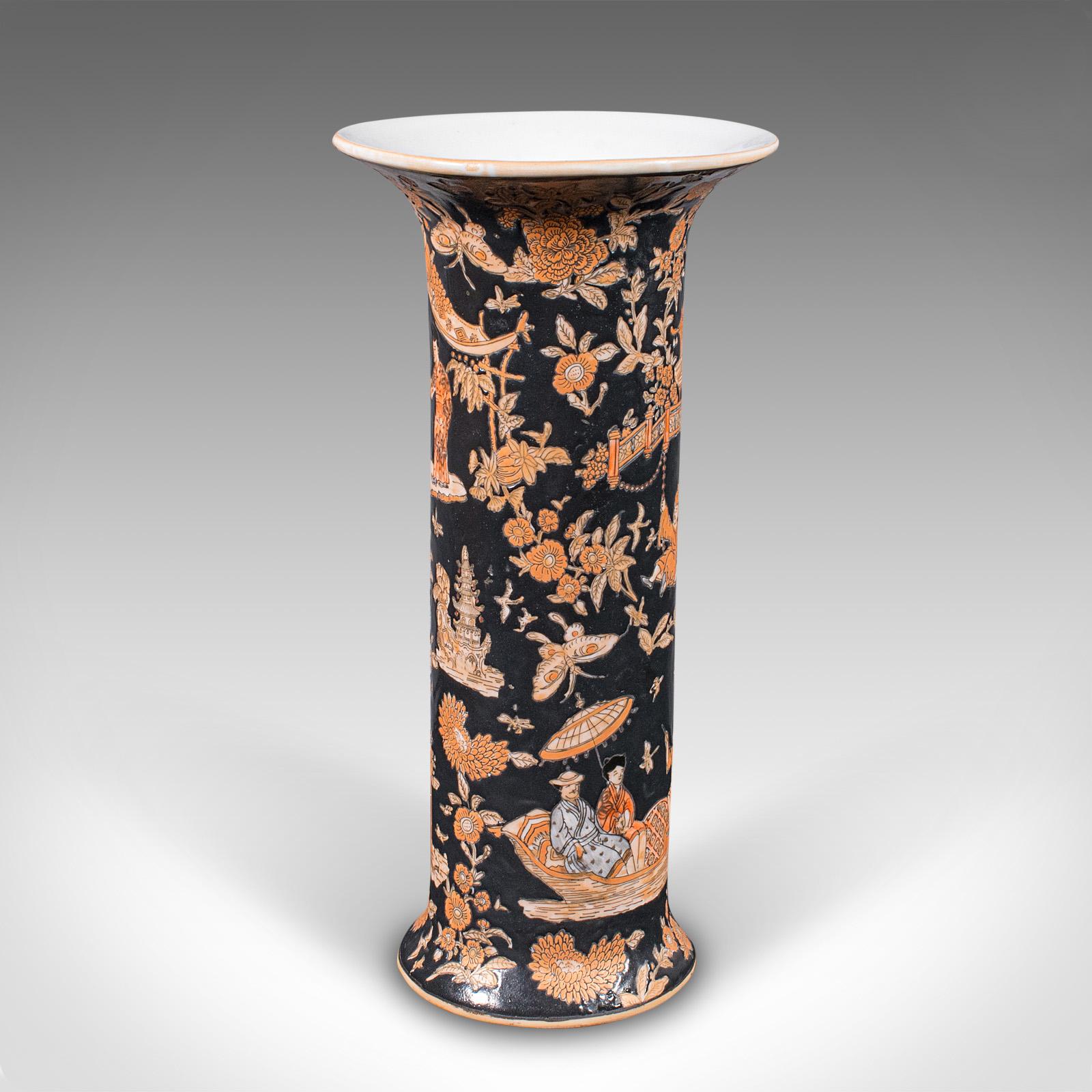 Jarrón Trompeta Vintage, Chino, Cerámica, Manga Floral, Art Decó, C.1940 en Bueno estado para la venta en Hele, Devon, GB