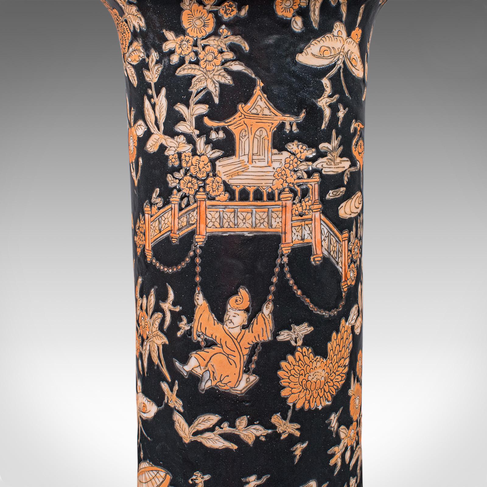 Jarrón Trompeta Vintage, Chino, Cerámica, Manga Floral, Art Decó, C.1940 en venta 2