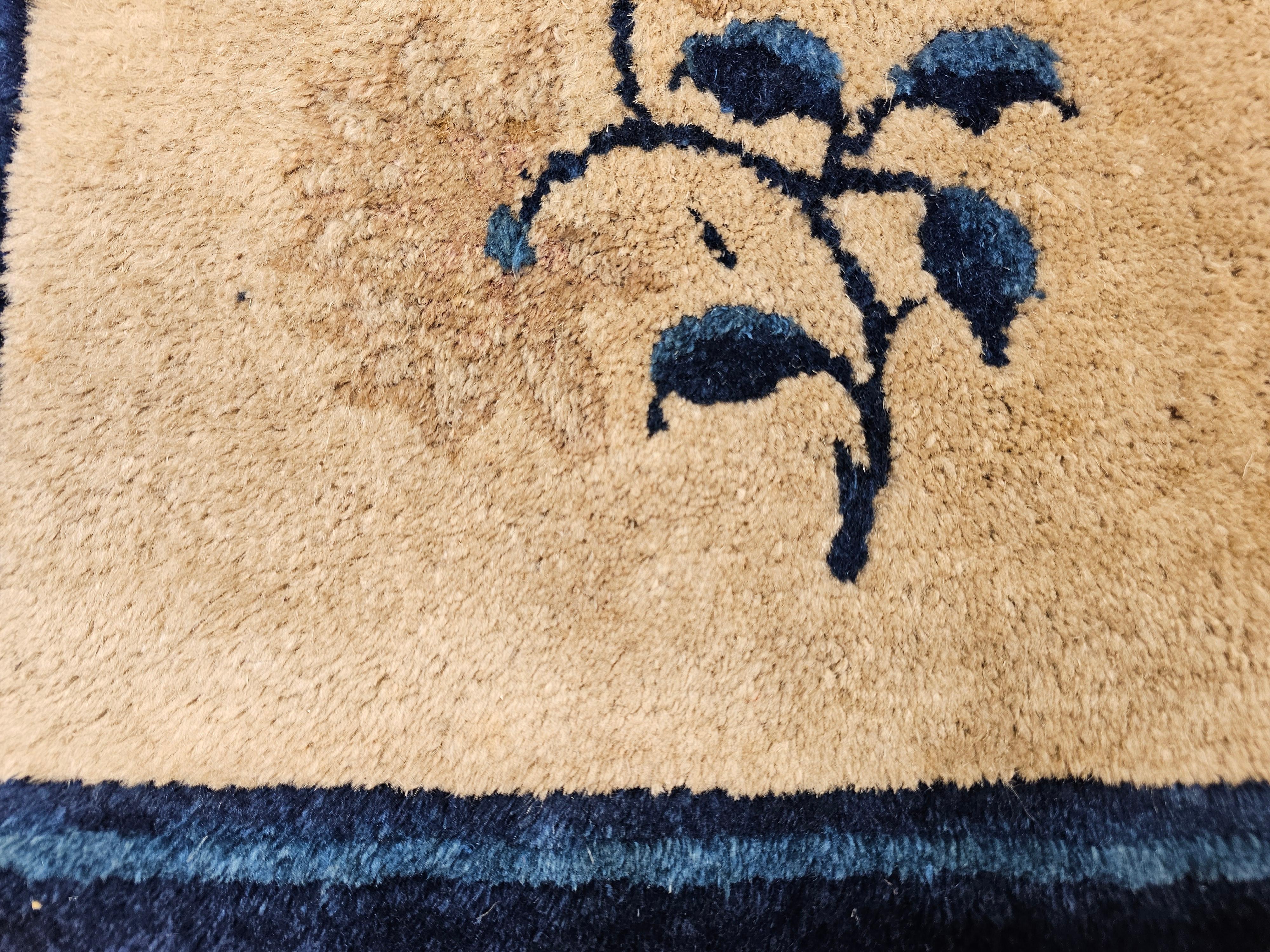 Vintage Small Art Deco Chinese Rug In Good Condition For Sale In Barrington, IL
