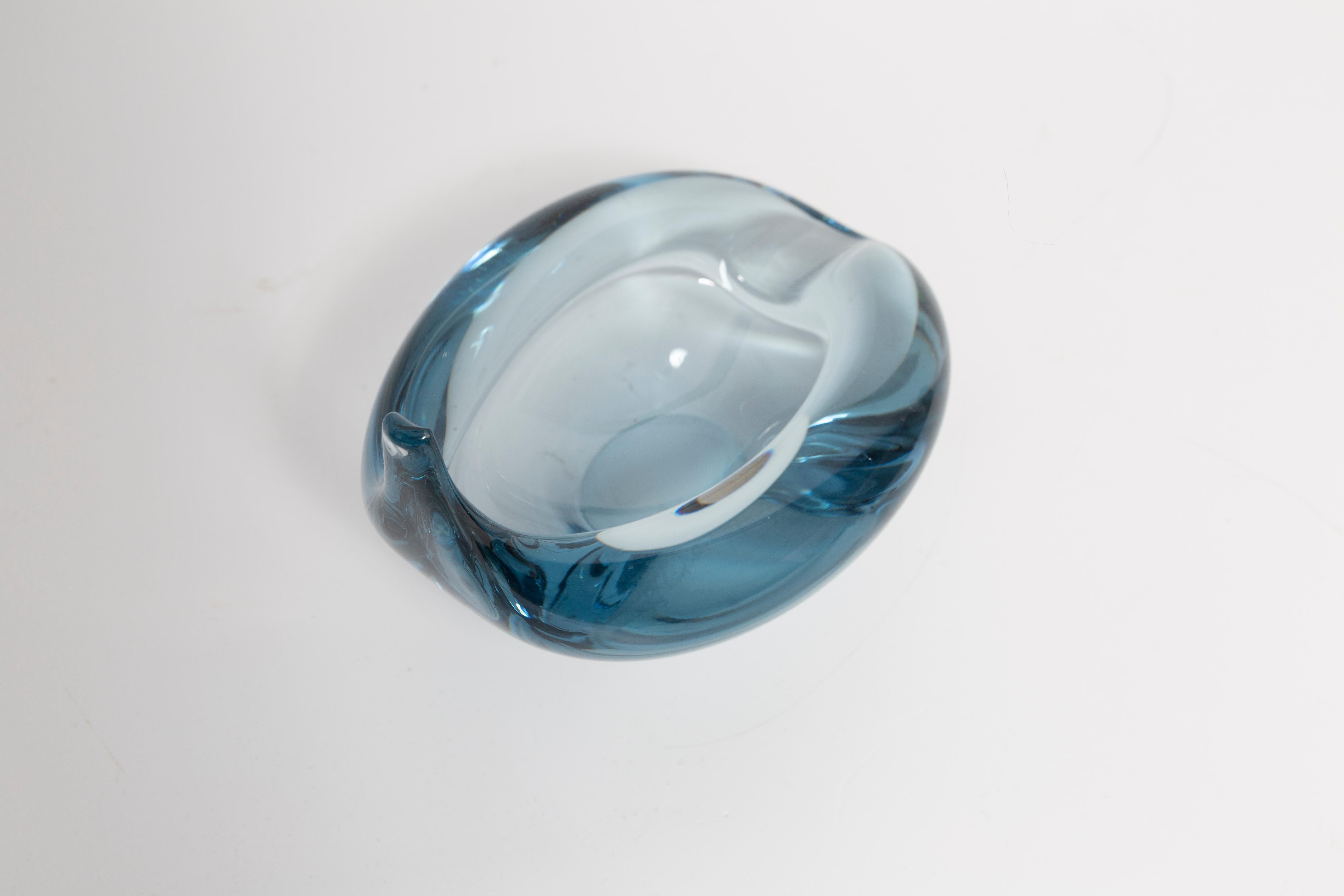 Vintage Small Blue Ashtray, 20th Century, Europe, 1960s In Good Condition For Sale In 05-080 Hornowek, PL