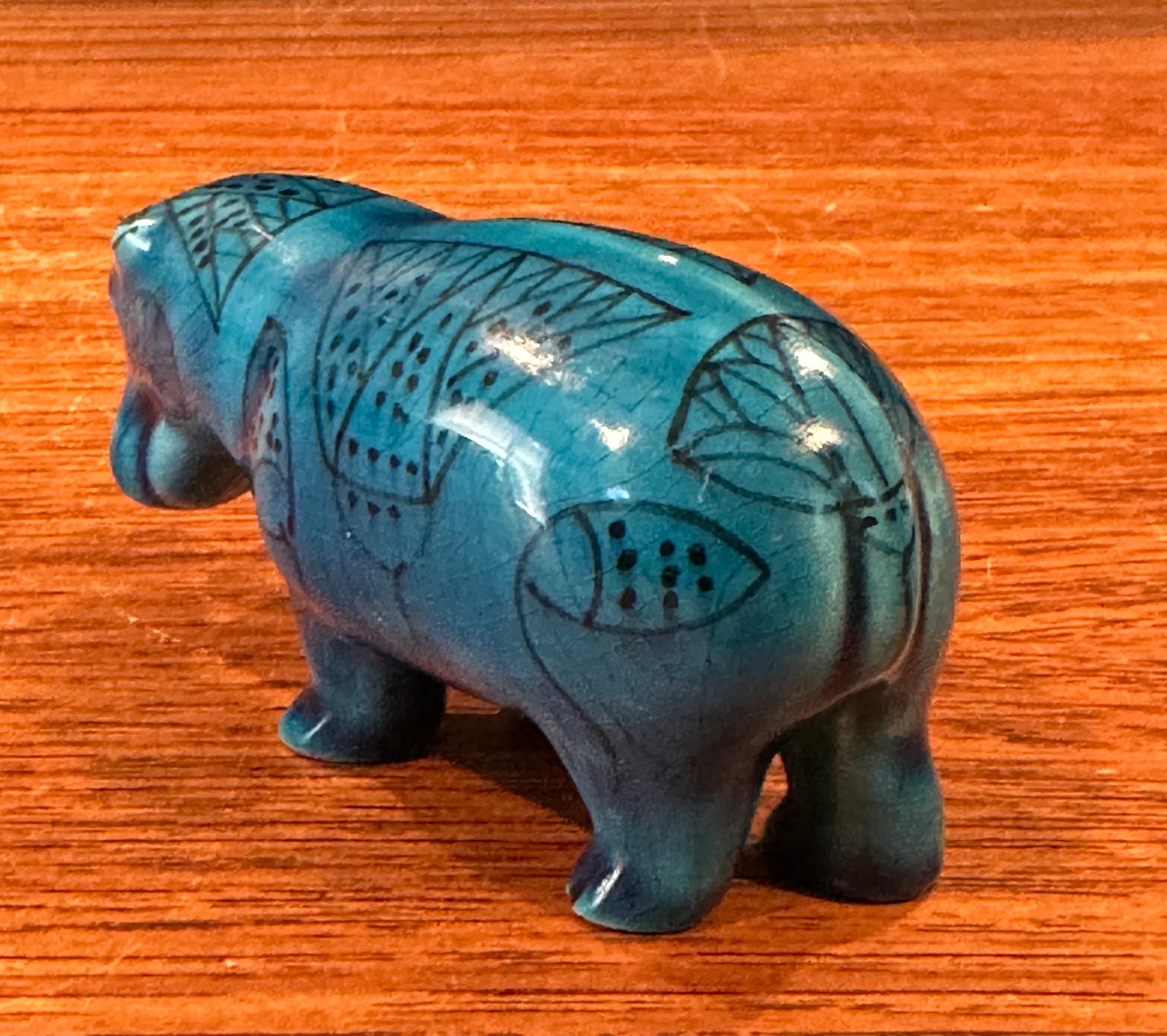 Scultura vintage di piccole dimensioni in ceramica blu 