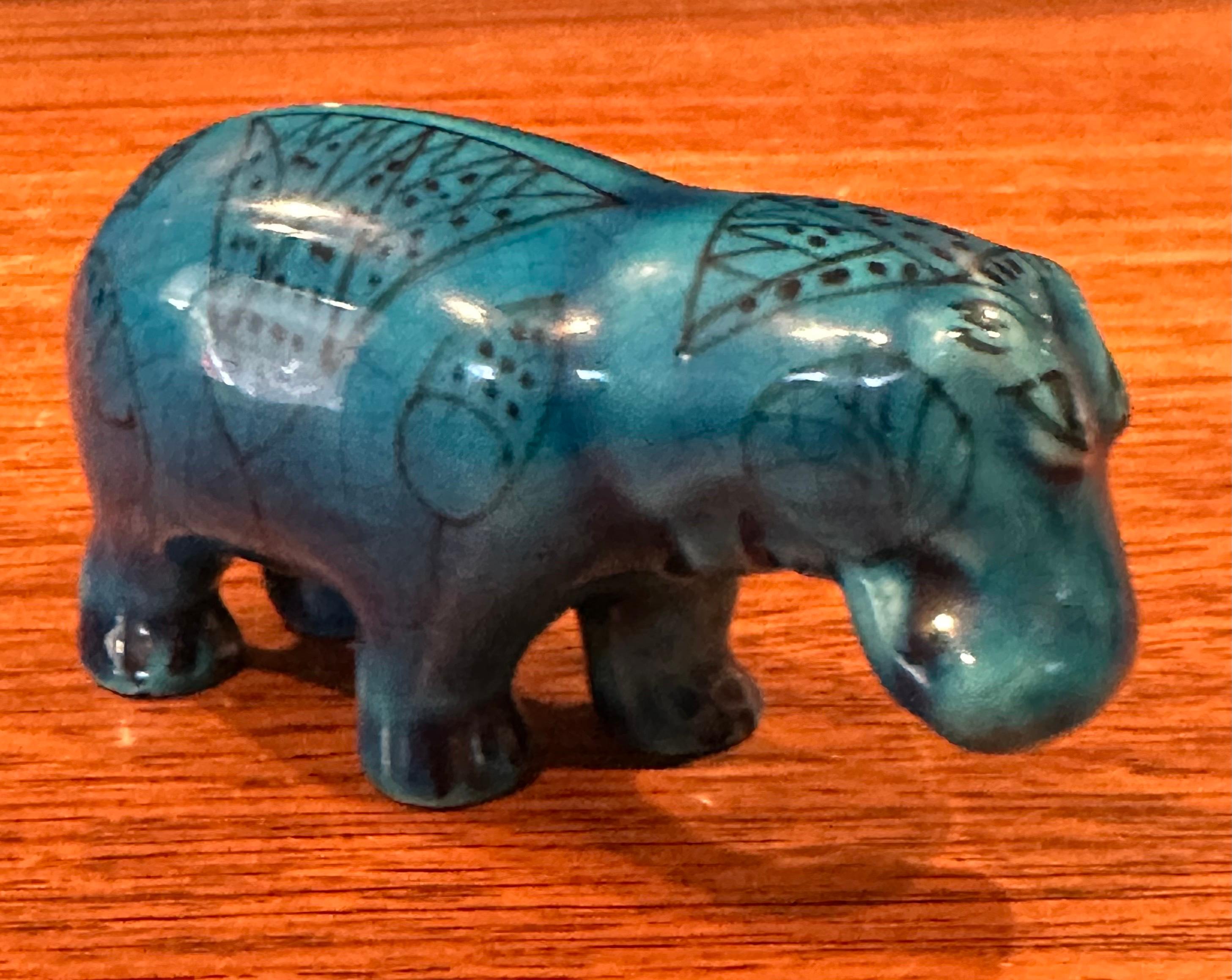 Anodizzato Scultura vintage di piccole dimensioni in ceramica blu 