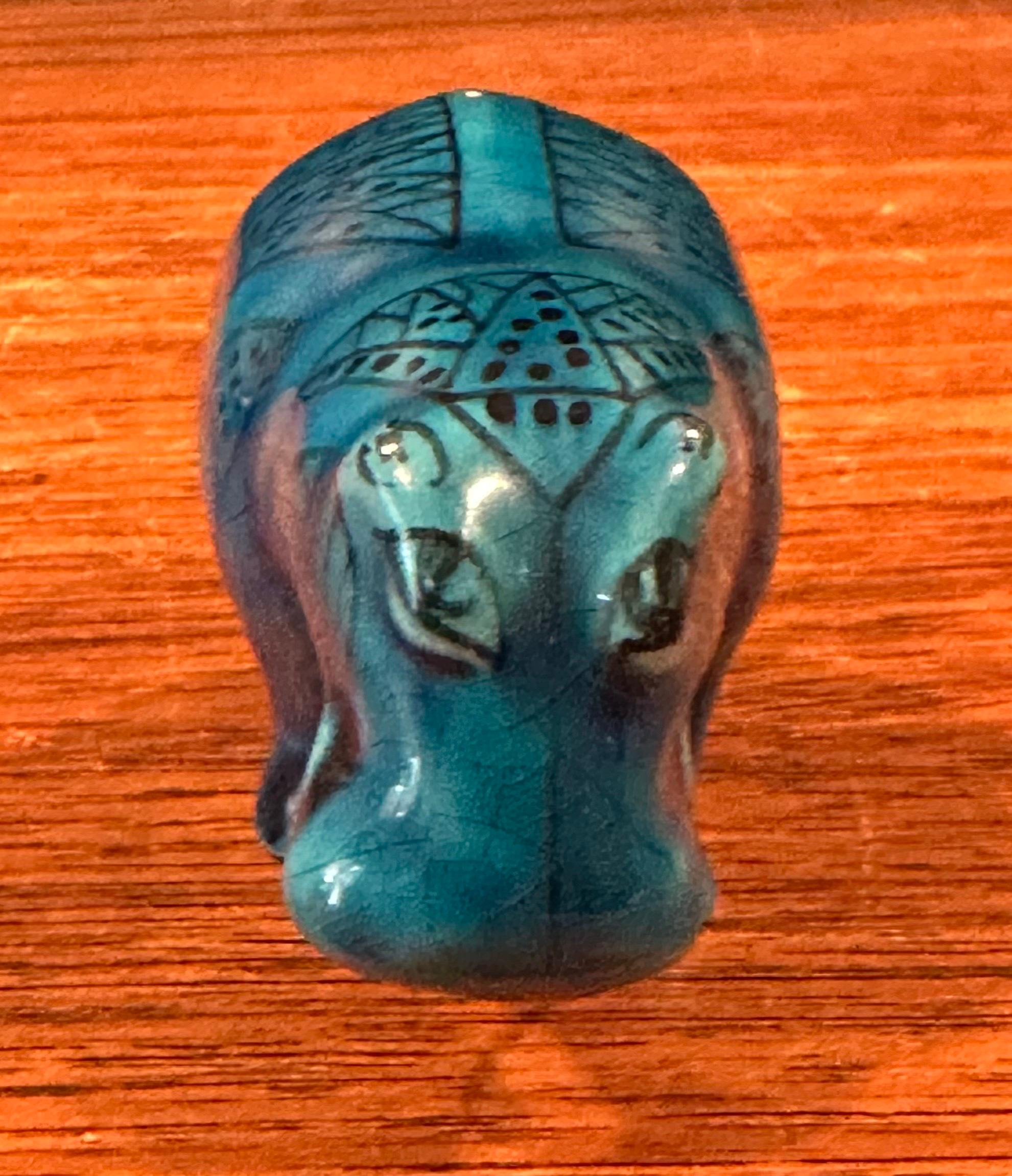 Scultura vintage di piccole dimensioni in ceramica blu 