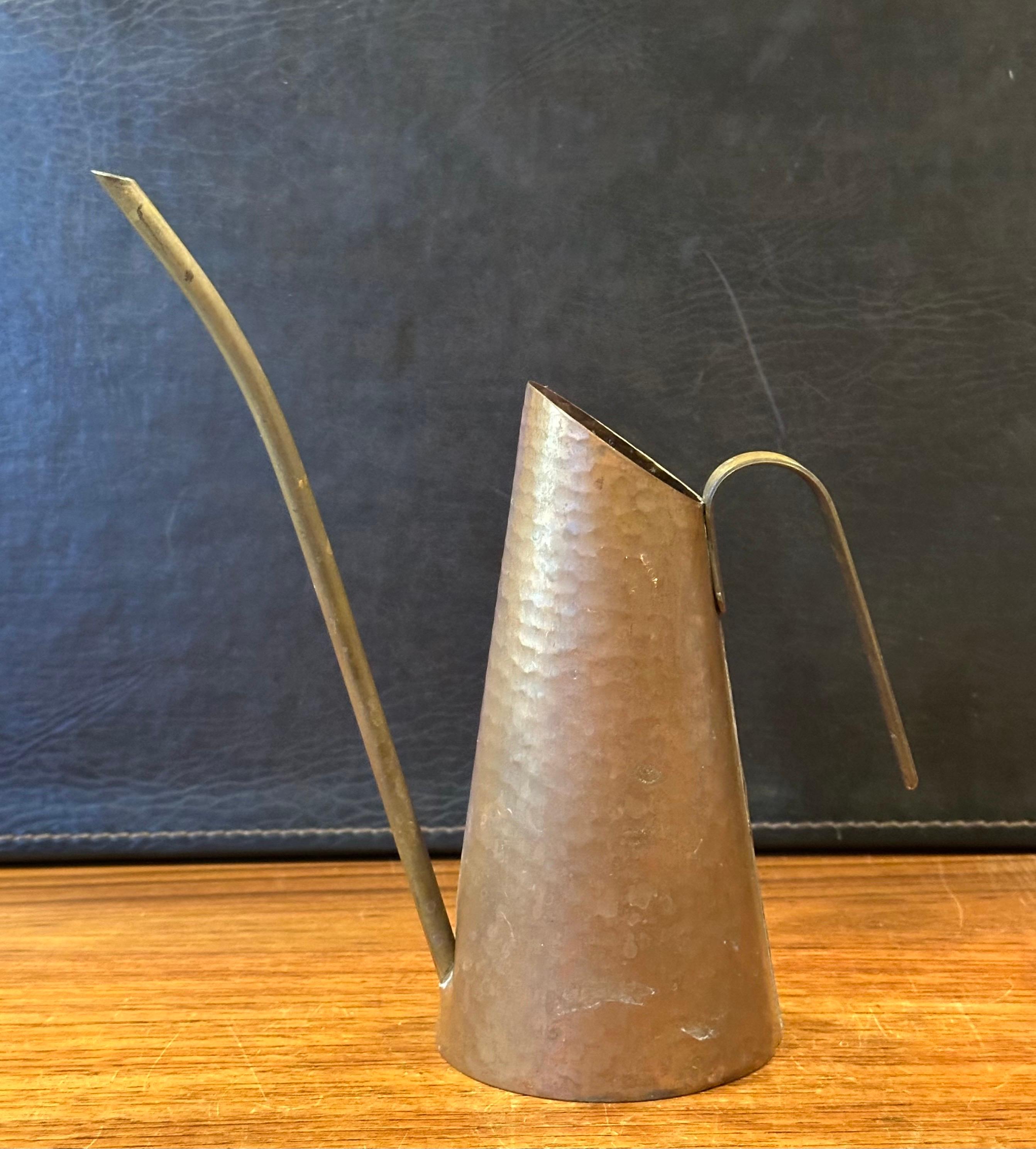 Cuivre Petite canne à eau vintage en cuivre en vente