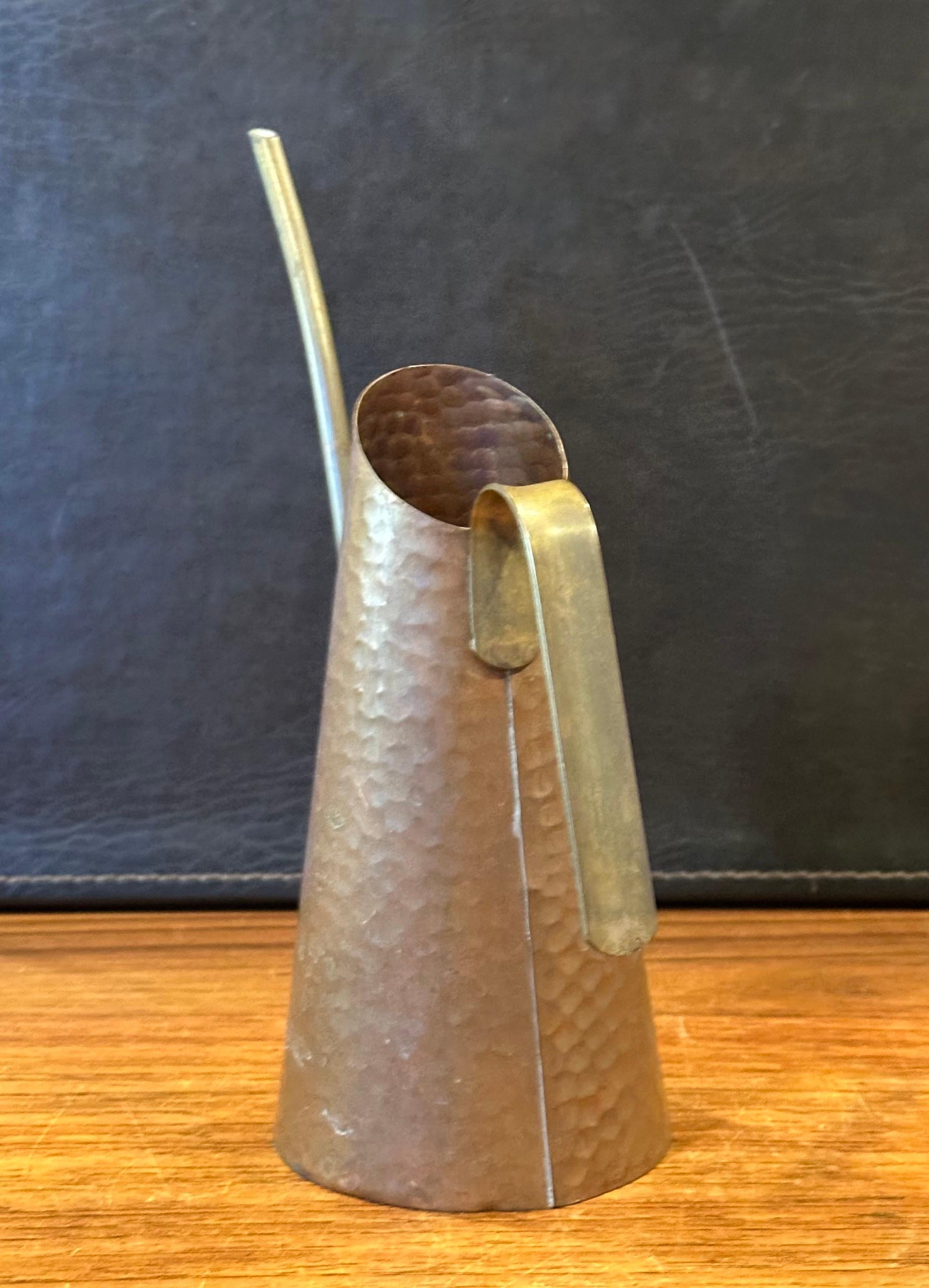 Petite canne à eau vintage en cuivre en vente 1