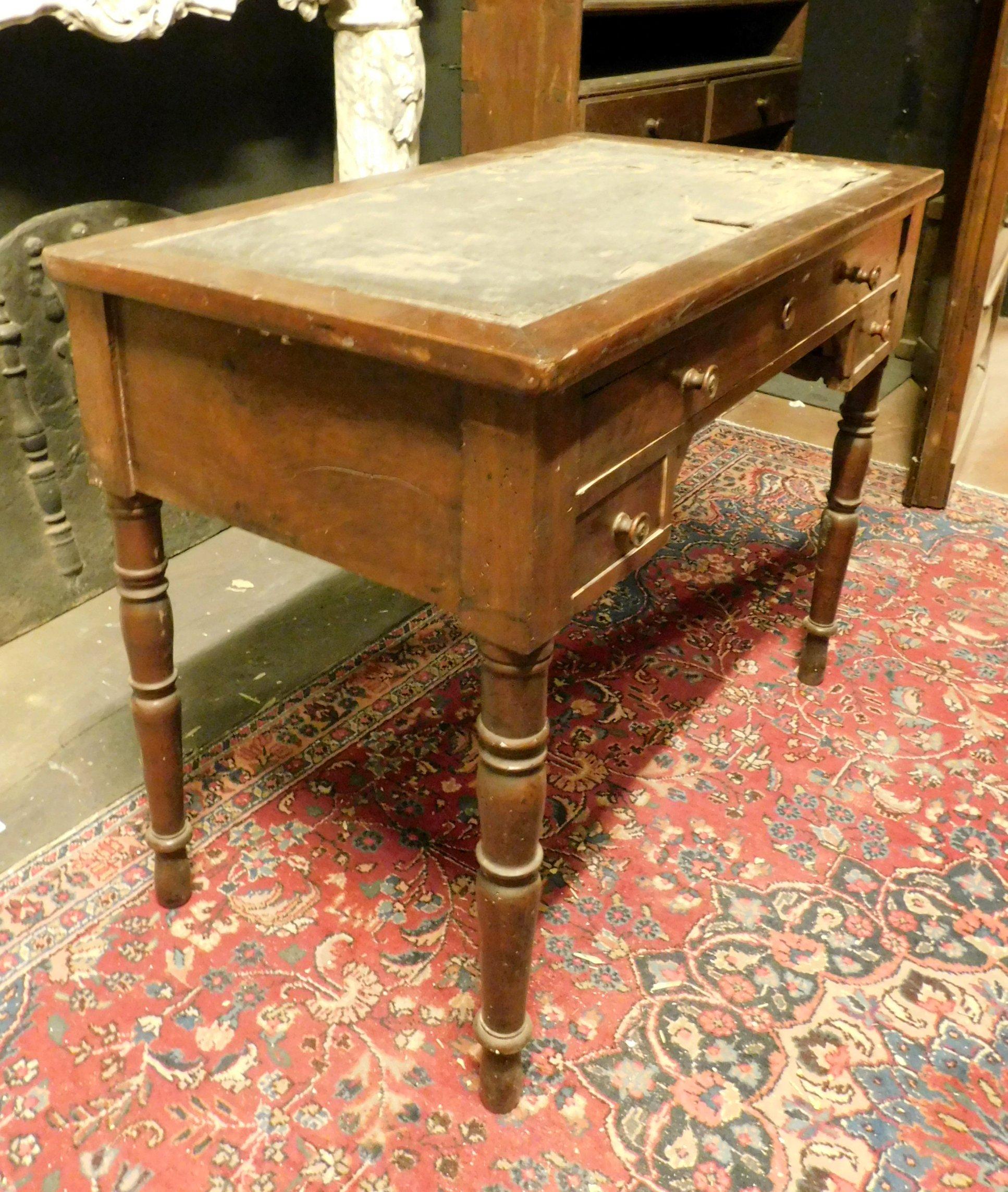 Vintage Small Desk in Walnut, Green Leather, 19th Century, Italy 2