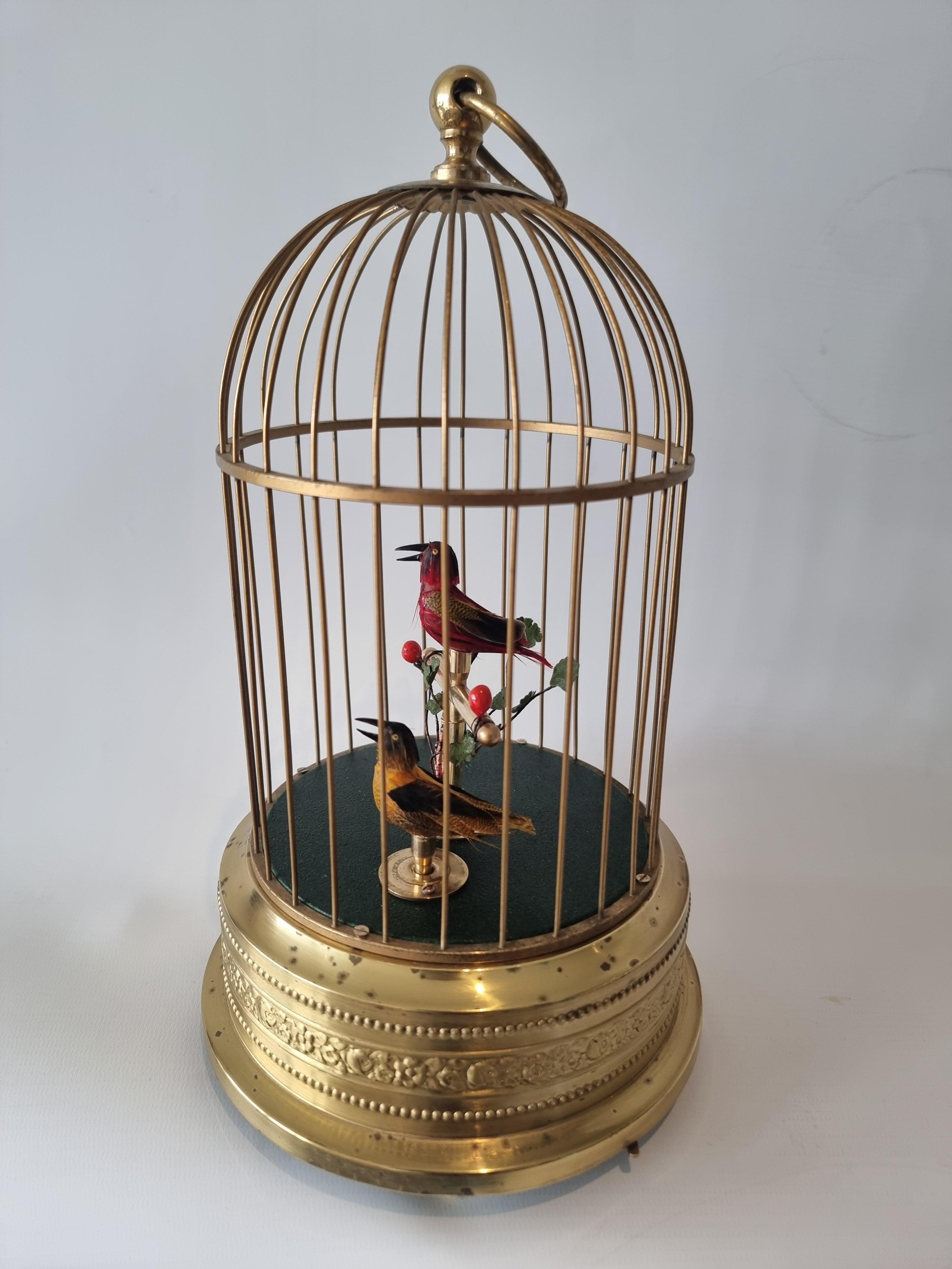 A vintage small double singing birds-in-cage, by Karl Griesbaum,
 
German
 
second half 20th century
 
Going-barrel movement
 
Perfect duet, singing in the minuet
 
When wound by the captive key and the start/stop lever actuated, the first of the