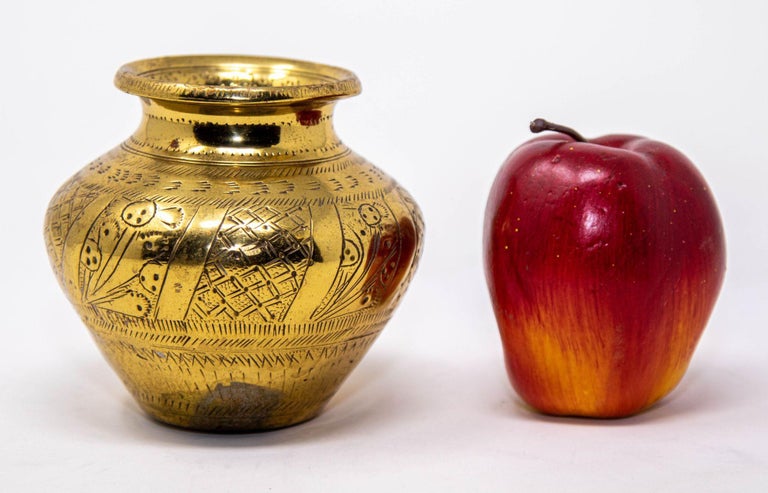 Petit Vase Oriental En Laiton Gravé - Pièce De Déco Vintage