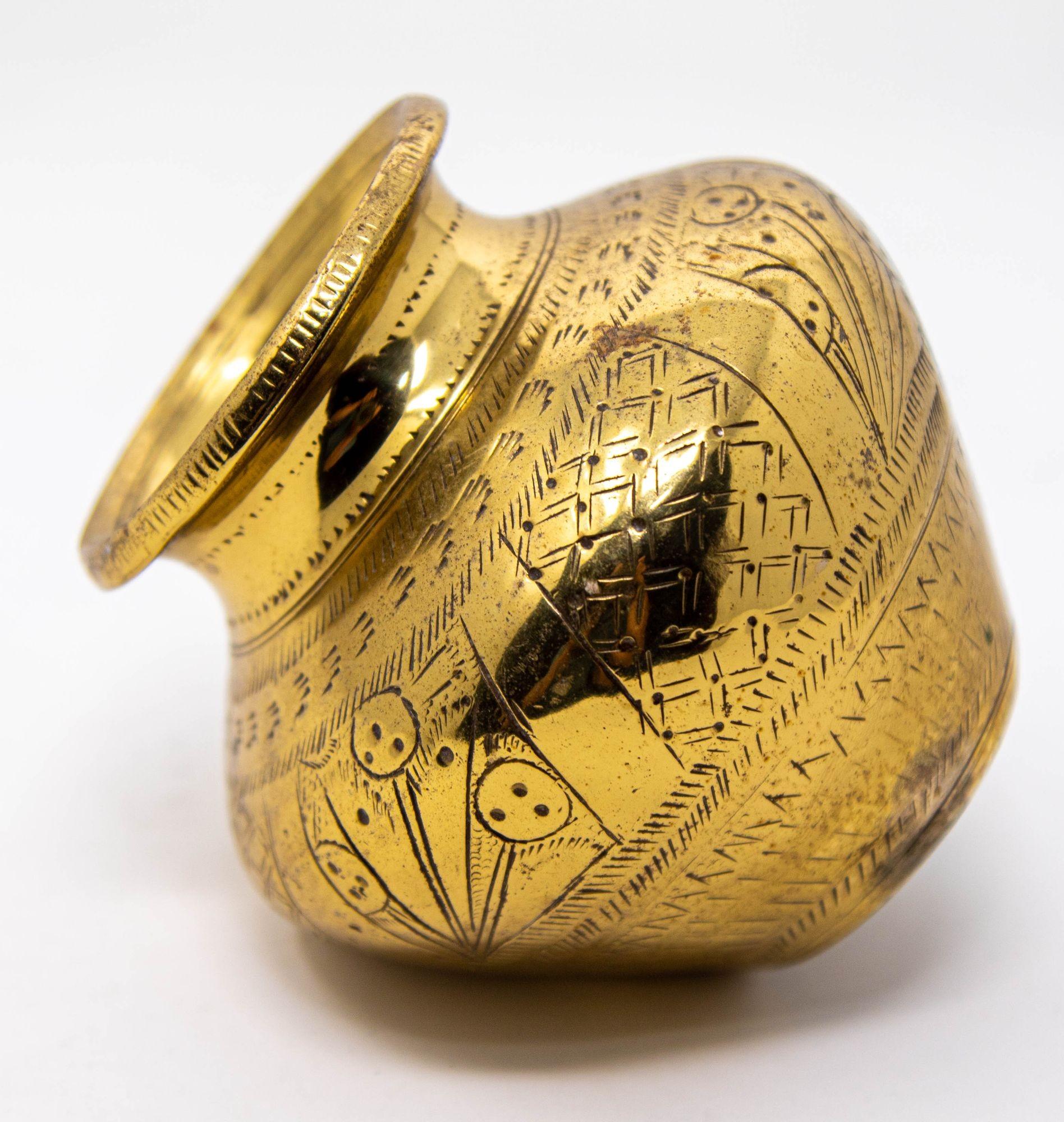 Vintage Small Engraved Brass Lota Vessel from India 1950s In Good Condition For Sale In North Hollywood, CA