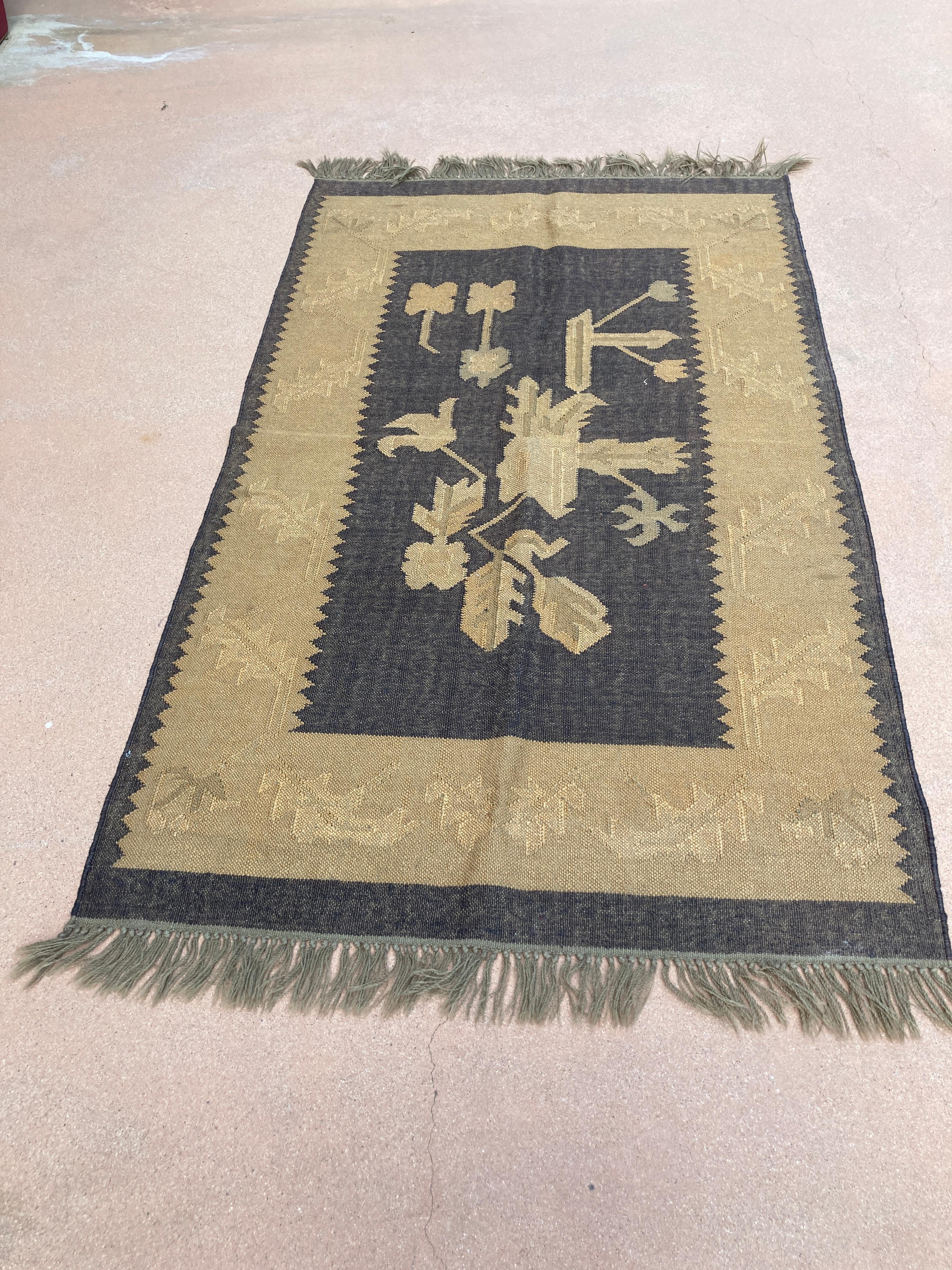 Vintage small ethnic rug.Handcrafted South Asian tribal rug hand-woven with floral and geometric designs.This rug is made from hand-spun wool colored with vegetable dyes.Great to use in the hall-way or bathroom.Rare muted duo colors.
Size: 5'10 x