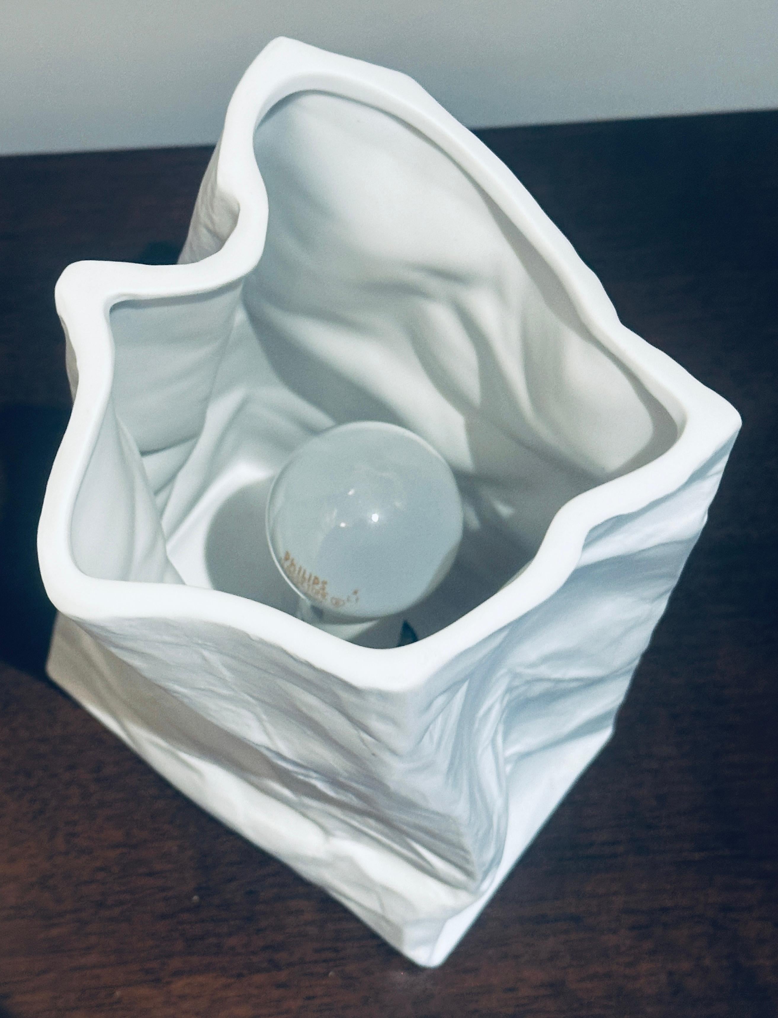Vintage Small French White Bisque Ceramic Crumpled Bag Lampada da tavolo attr Sompex in vendita 6