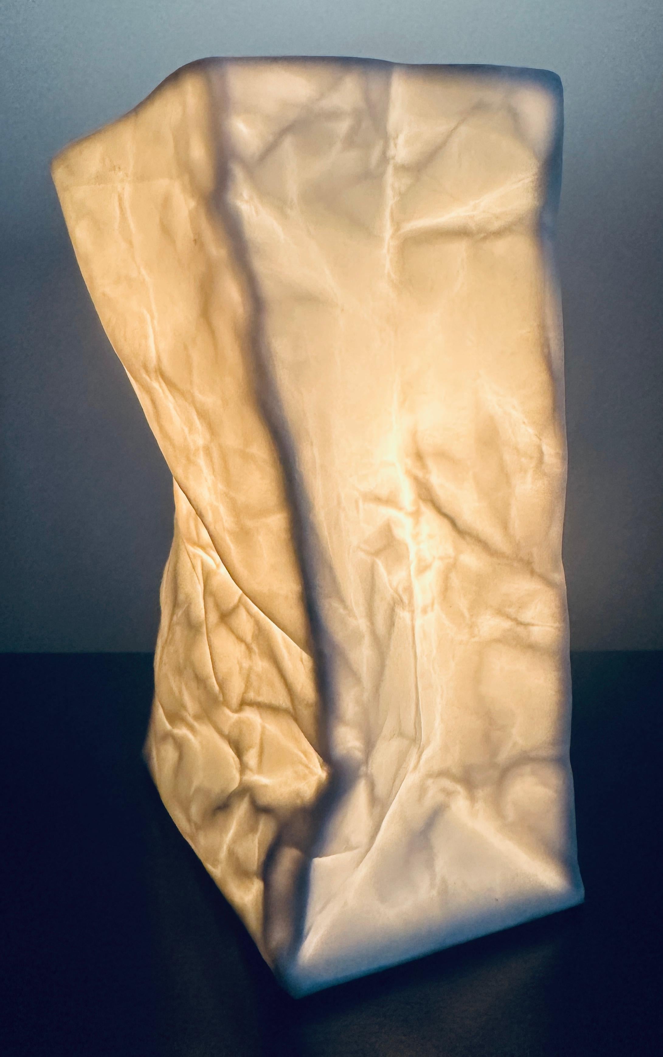 Vintage Small French White Bisque Ceramic Crumpled Bag Lampada da tavolo attr Sompex In condizioni buone in vendita a London, England