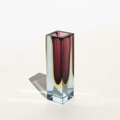 Petit vase géométrique vintage en verre de Murano violet « Sommerso », style Flavio Poli